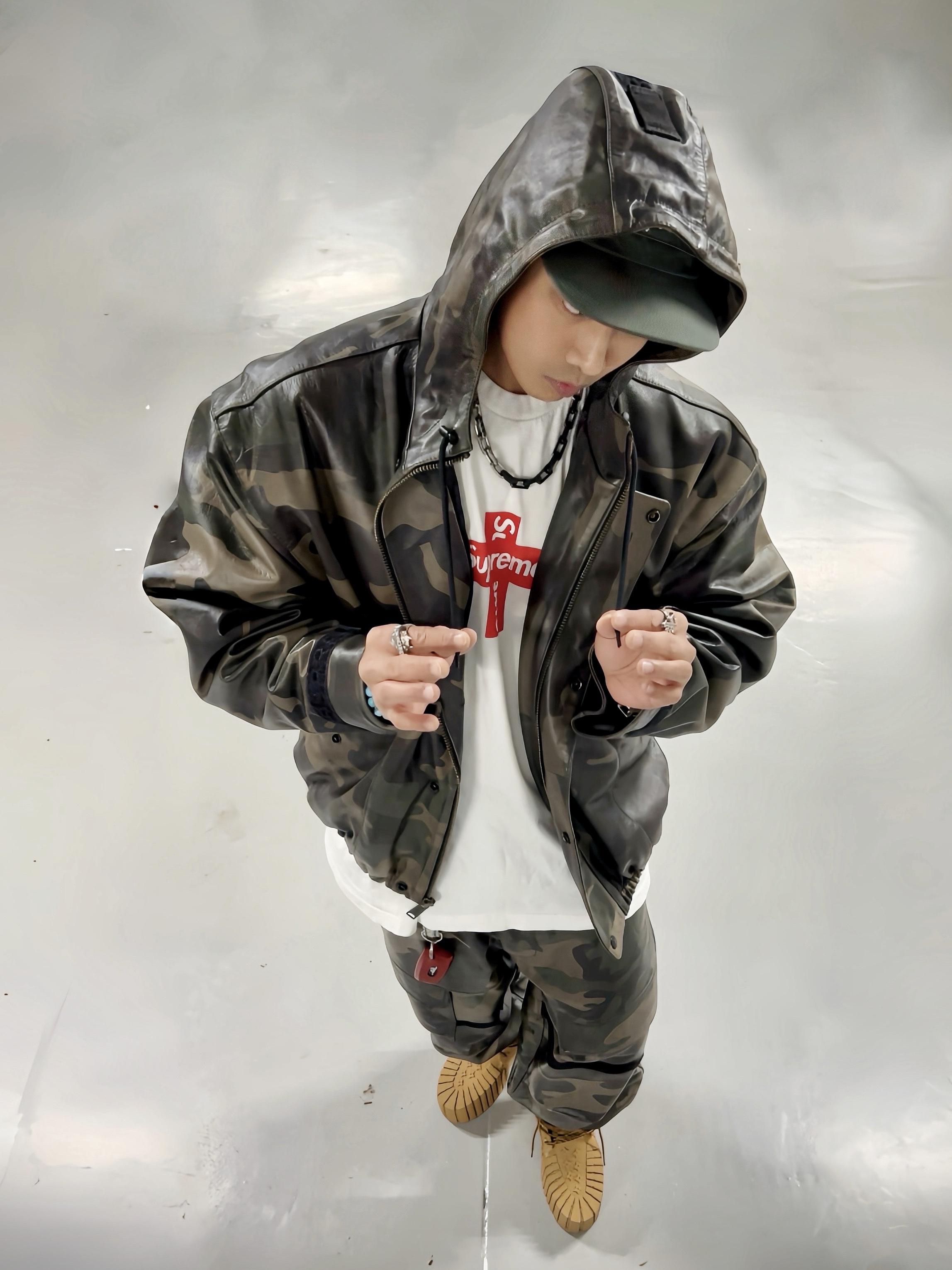 Supreme Waxed Cotton Camp Cap Olive - 23FW, Supreme x Marithe Francois Girbaud Hooded Leather Flight Bomber Jacket Woodland Camo - 25SS 착용 스타일