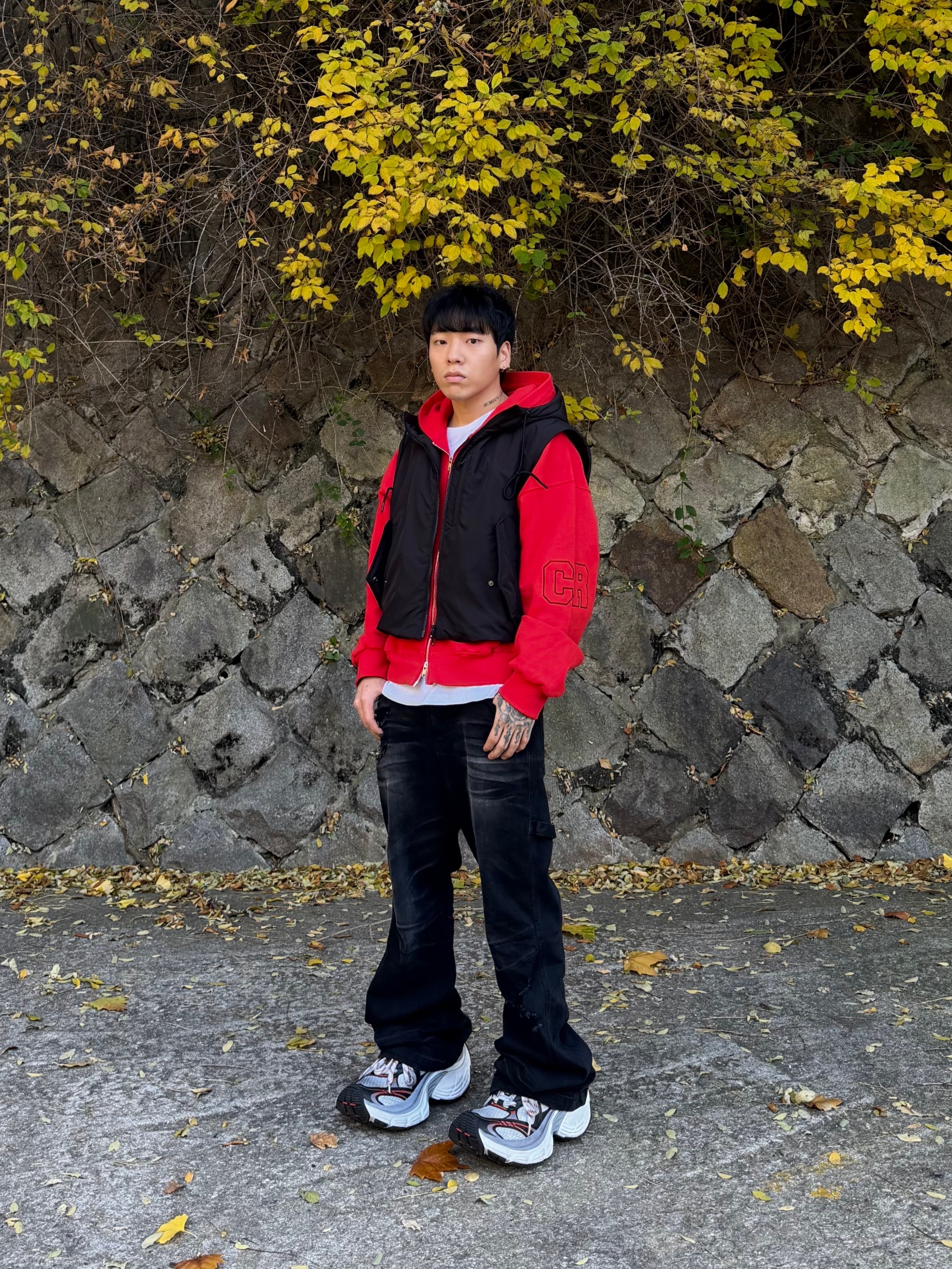 Balenciaga 10XL Sneakers Grey White Red 착용 스타일 - 5