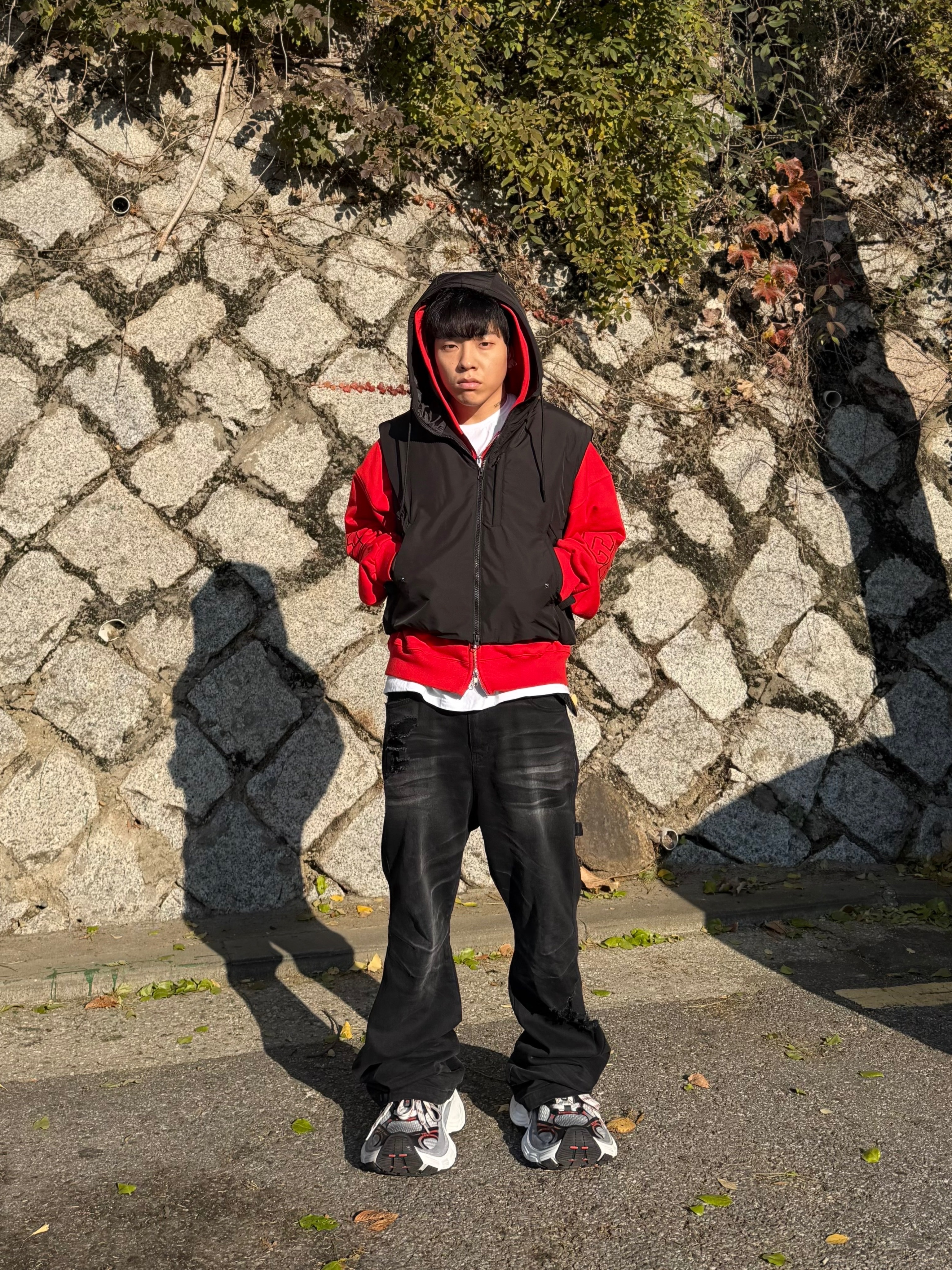 Balenciaga 10XL Sneakers Grey White Red 착용 스타일 - 7