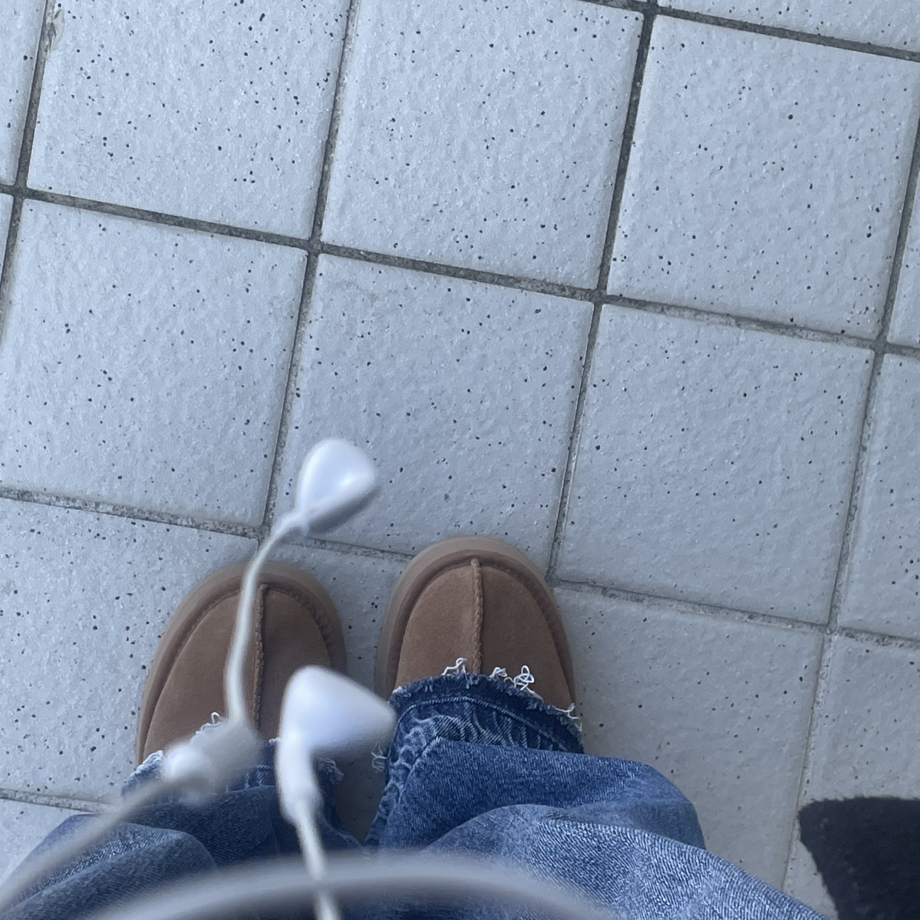 (W) UGG Tazz Slipper Chestnut 착용 스타일 - 2