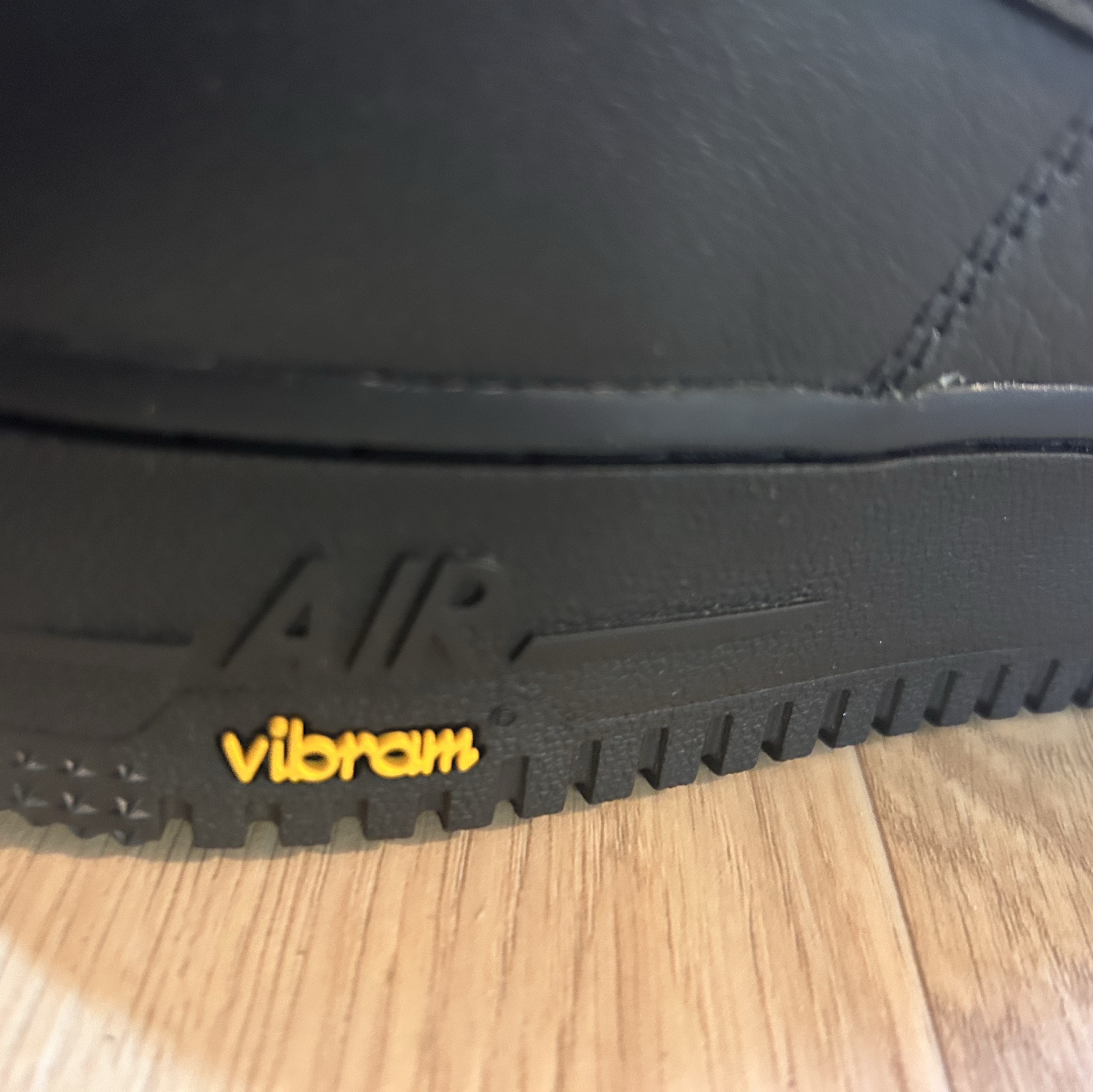 Nike Air Force 1 Low Gore-Tex Vibram Off Noir and Black 착용 스타일