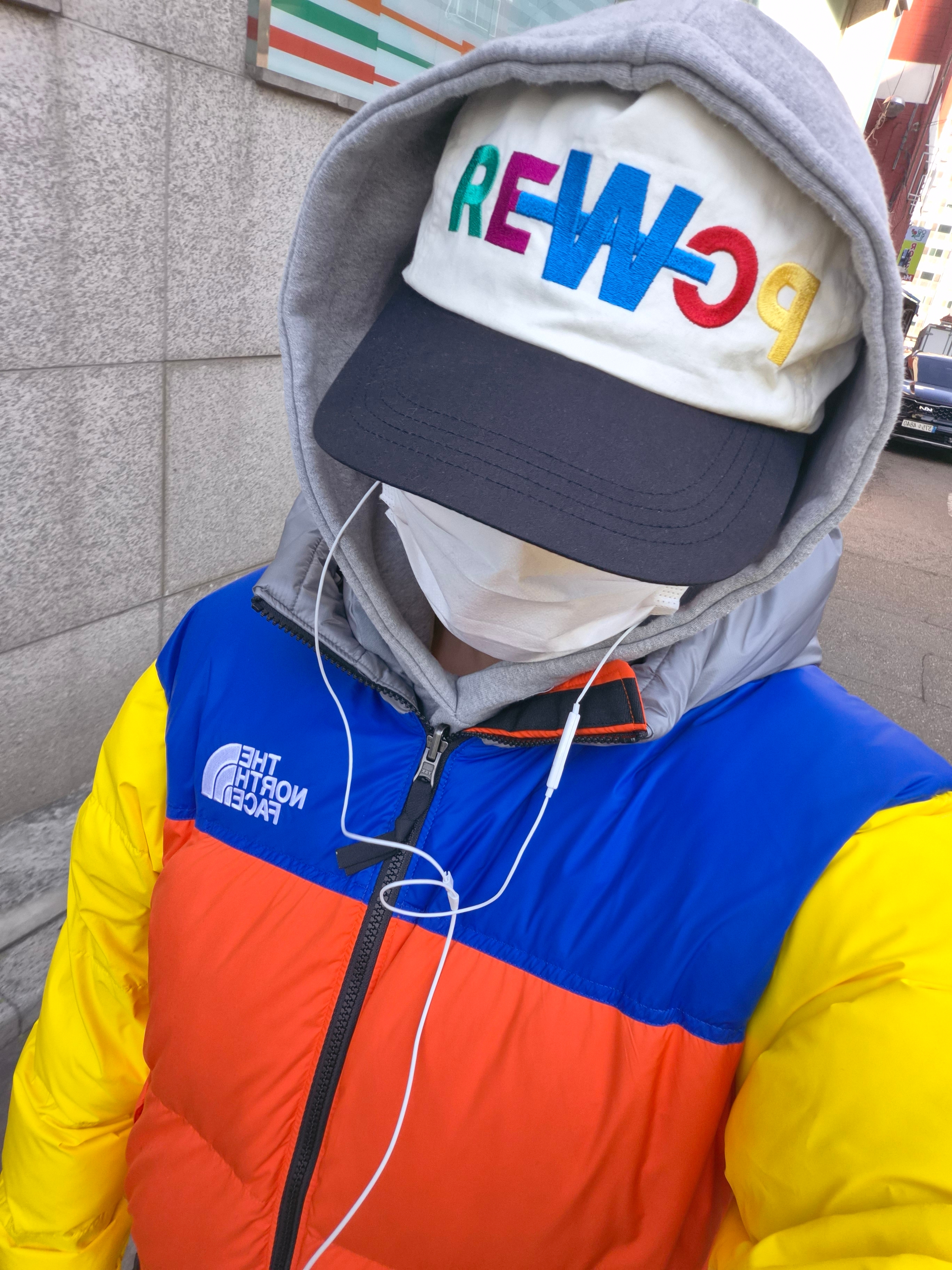 G-DRAGON Power Ball Cap White 착용 스타일