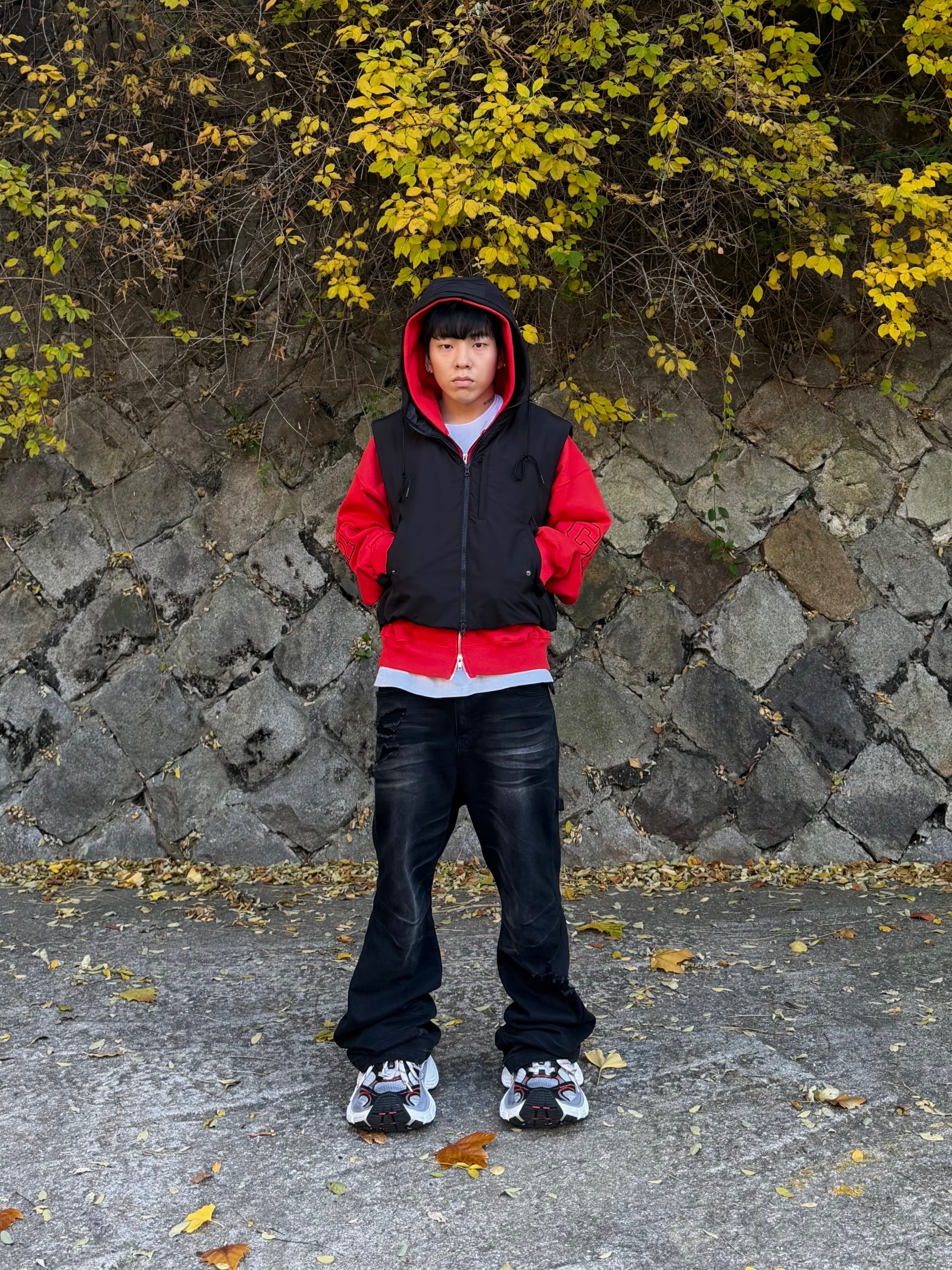 Balenciaga 10XL Sneakers Grey White Red 착용 스타일 - 1