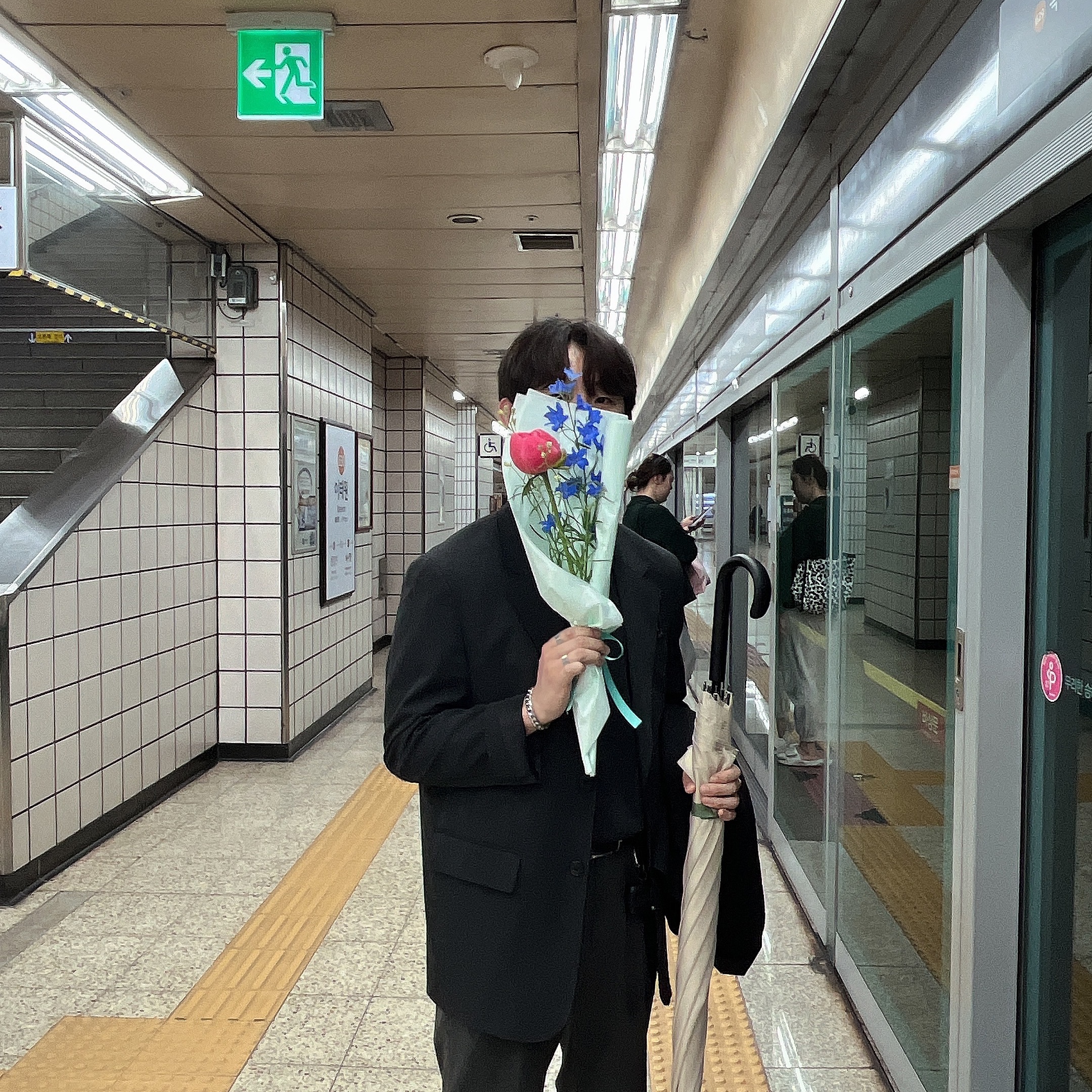 Musinsa Standard Oversized Blazer Black, Porter Tanker 2Way Briefcase Black 착용 스타일