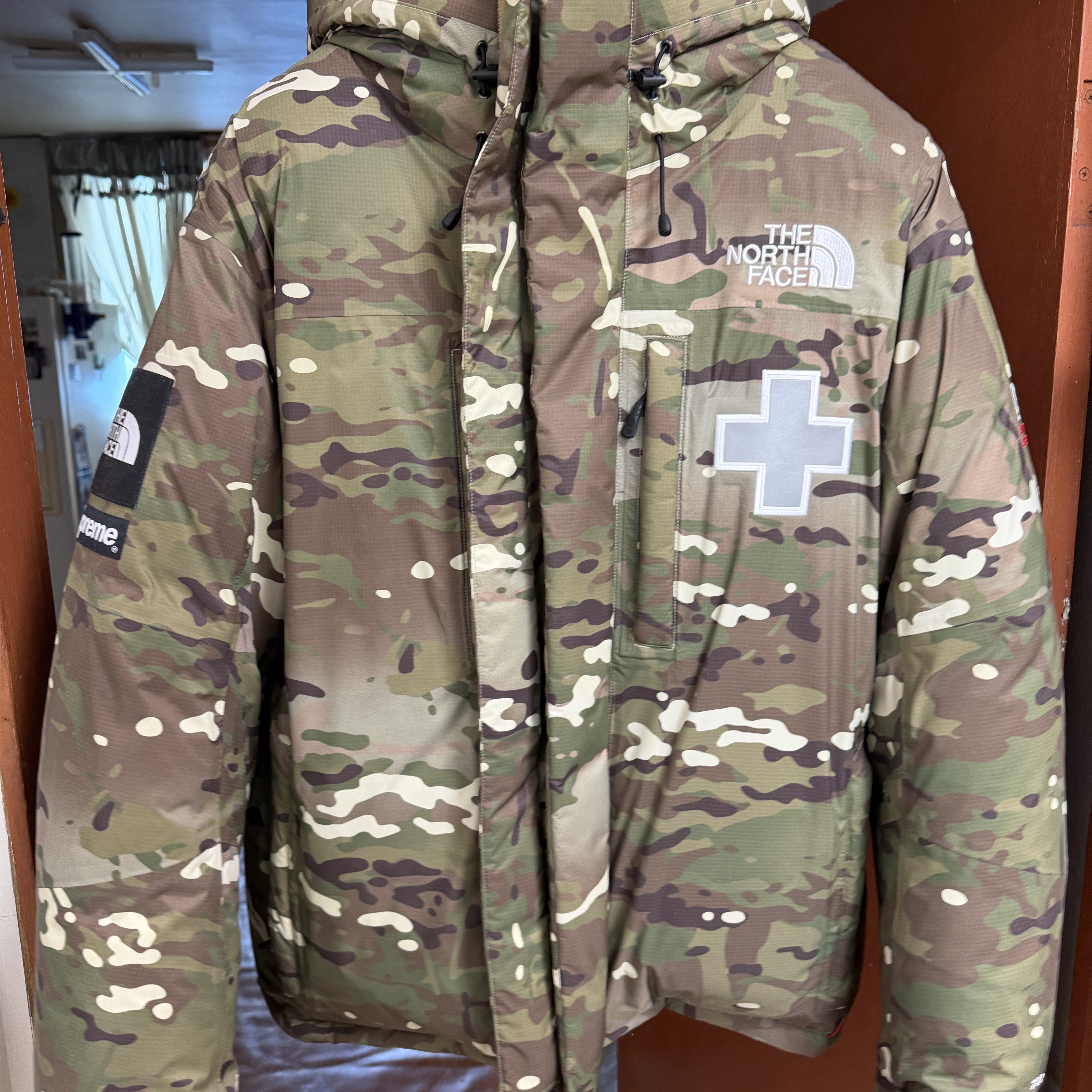 Supreme x The North Face Summit Series Rescue Baltoro Jacket Multi Camo - 22SS 착용 스타일 - 1