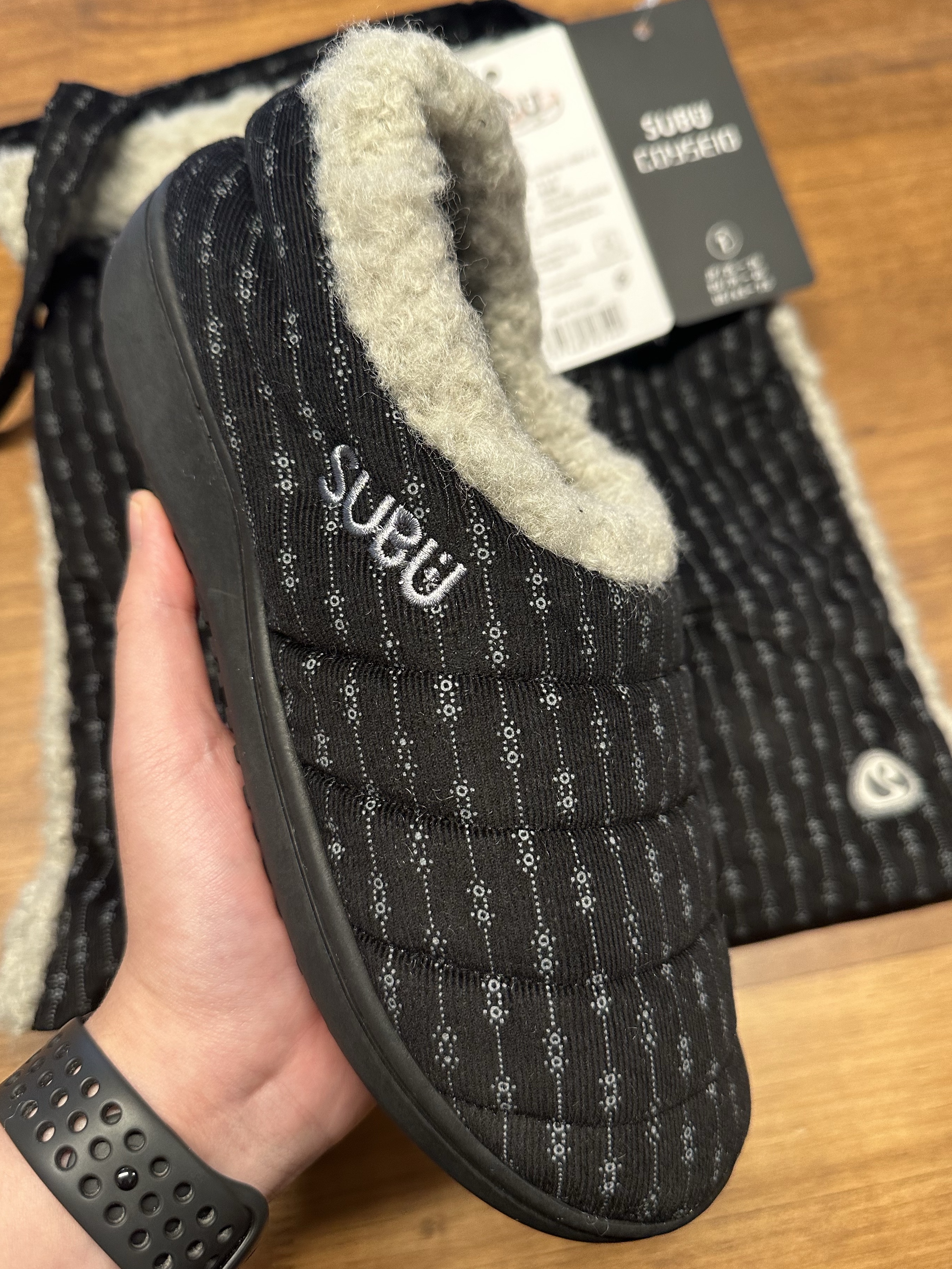 Subu x Coyseio Snug Padding Shoes Black 착용 스타일