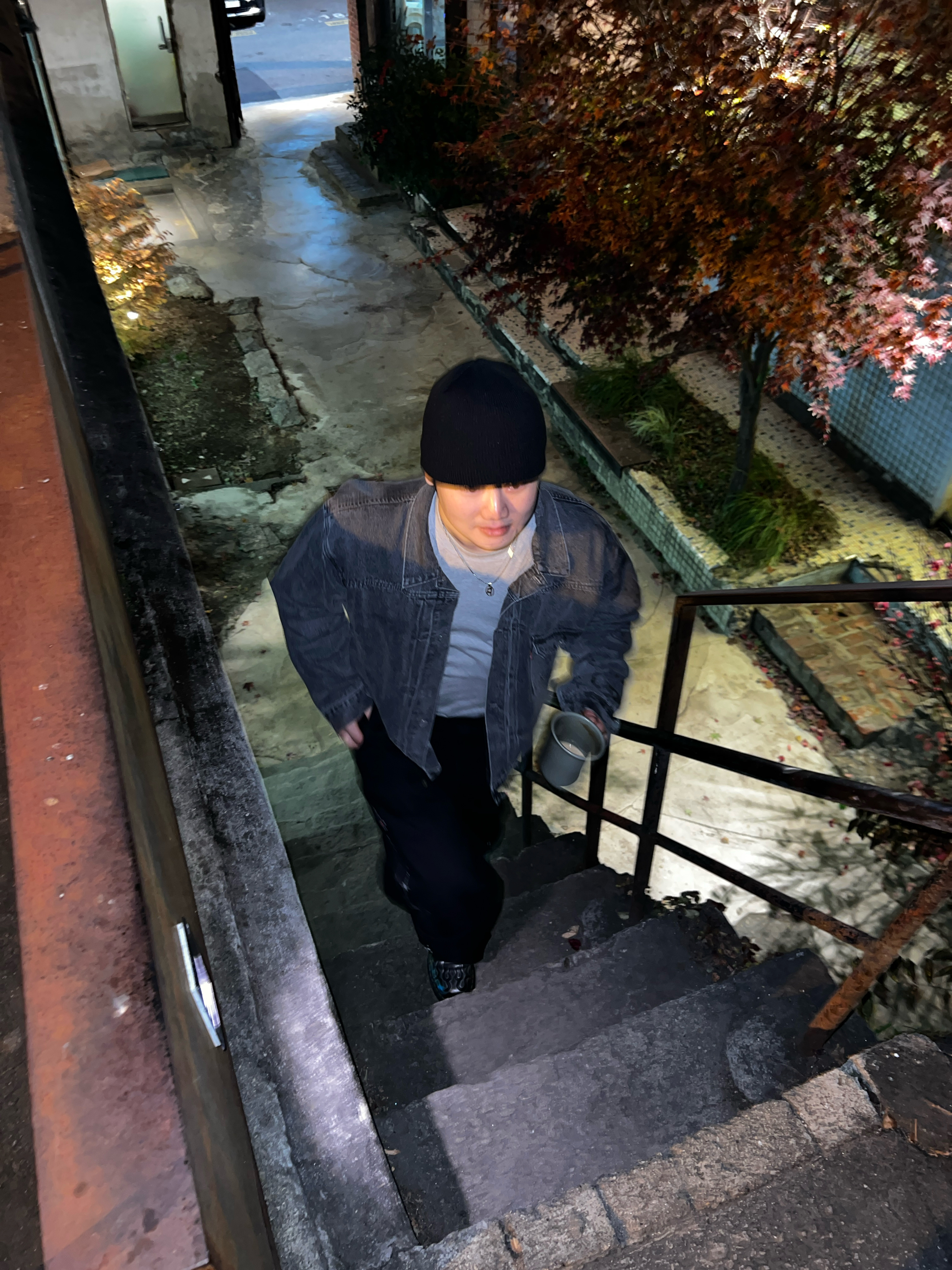 Aoiro Fake Stud Cutted Double Knee Pants Denim Black, Levi’s x Undercover UC1E9202 Jacket Gray 착용 스타일 - 3