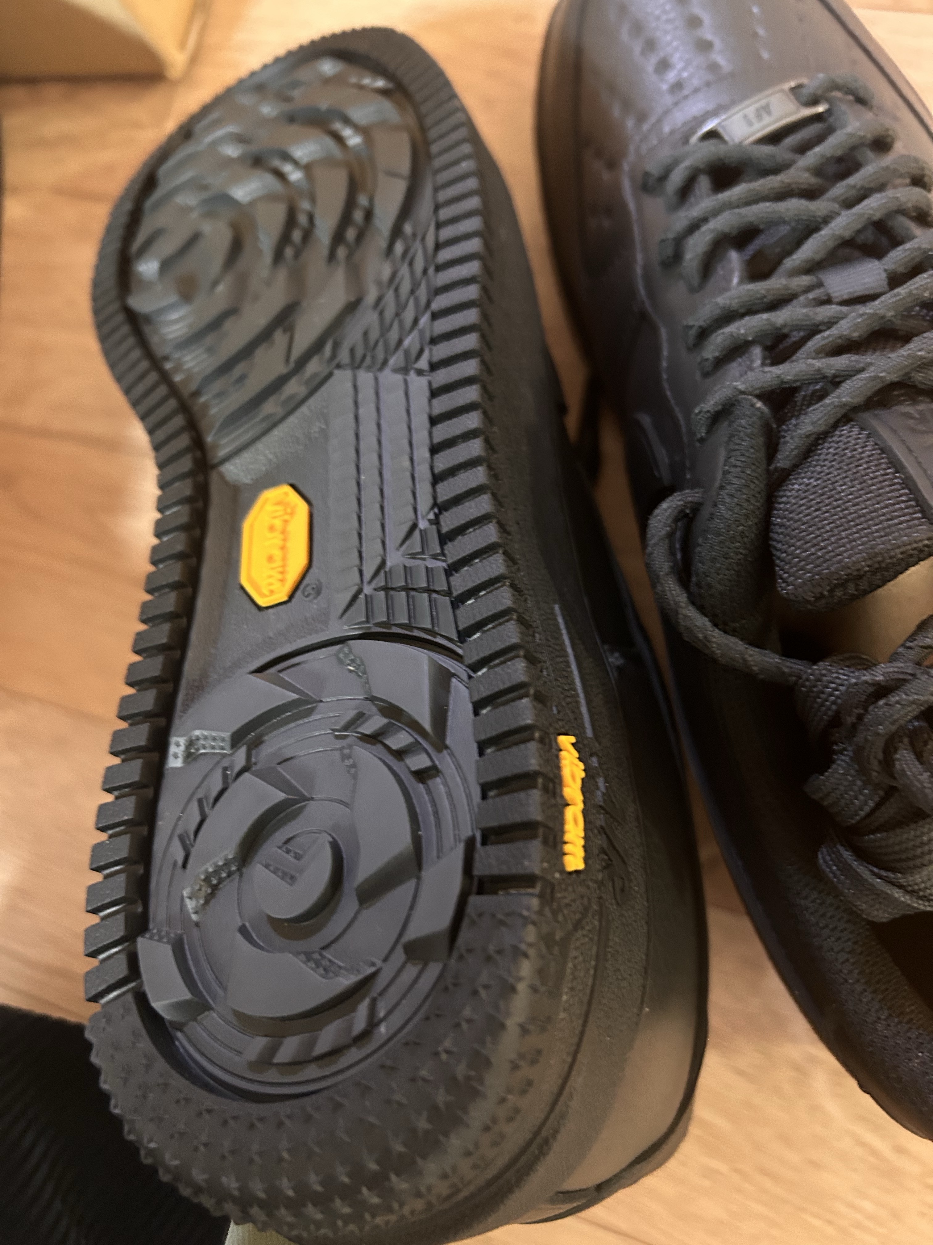 Nike Air Force 1 Low Gore-Tex Vibram Off Noir and Black 착용 스타일