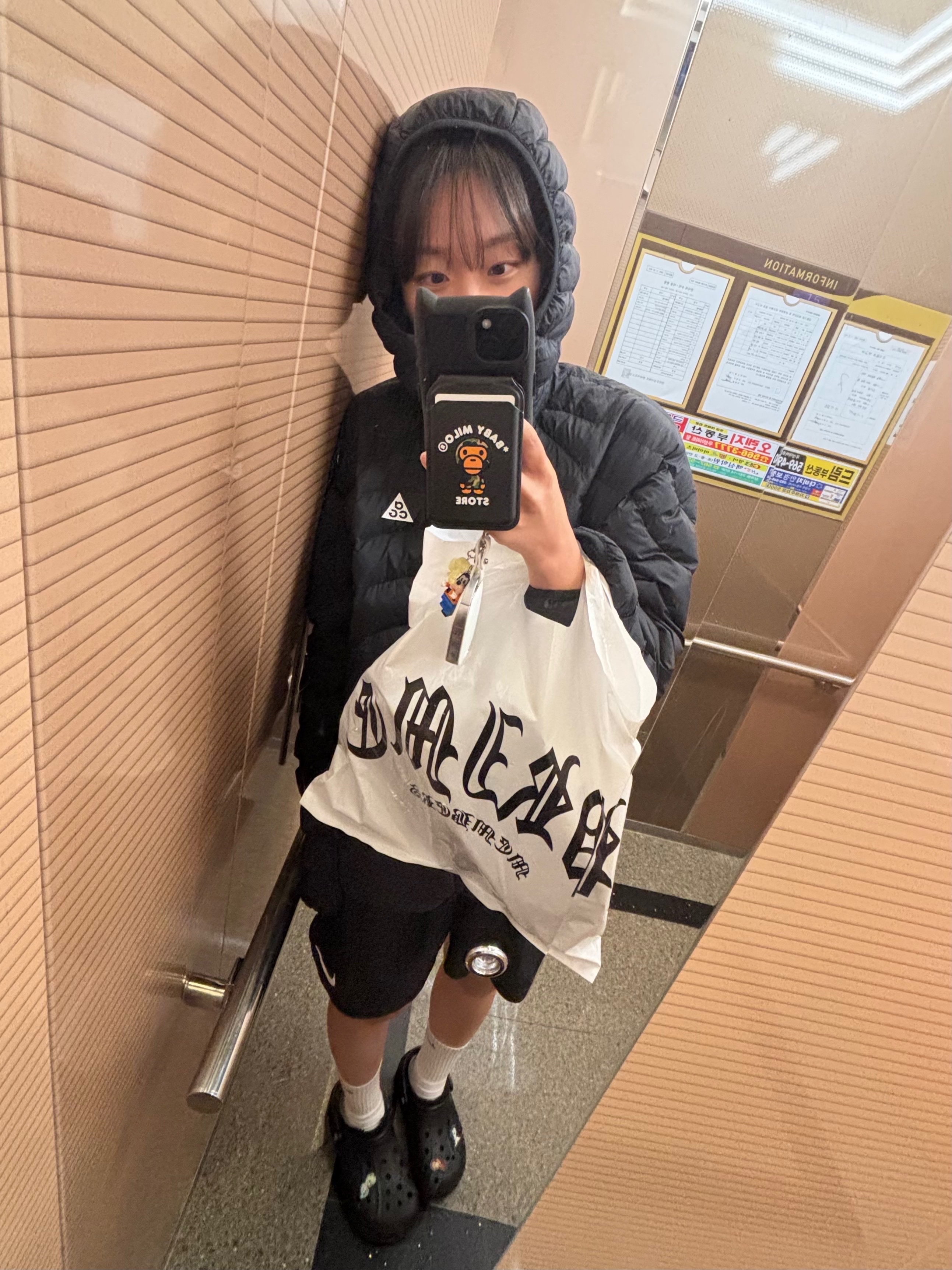 BAPE Baby Milo MagSafe Card Holder Black, Nike ACG Lava Flow Therma-Fit ADV Jacket Black Summit White - Asia 착용 스타일