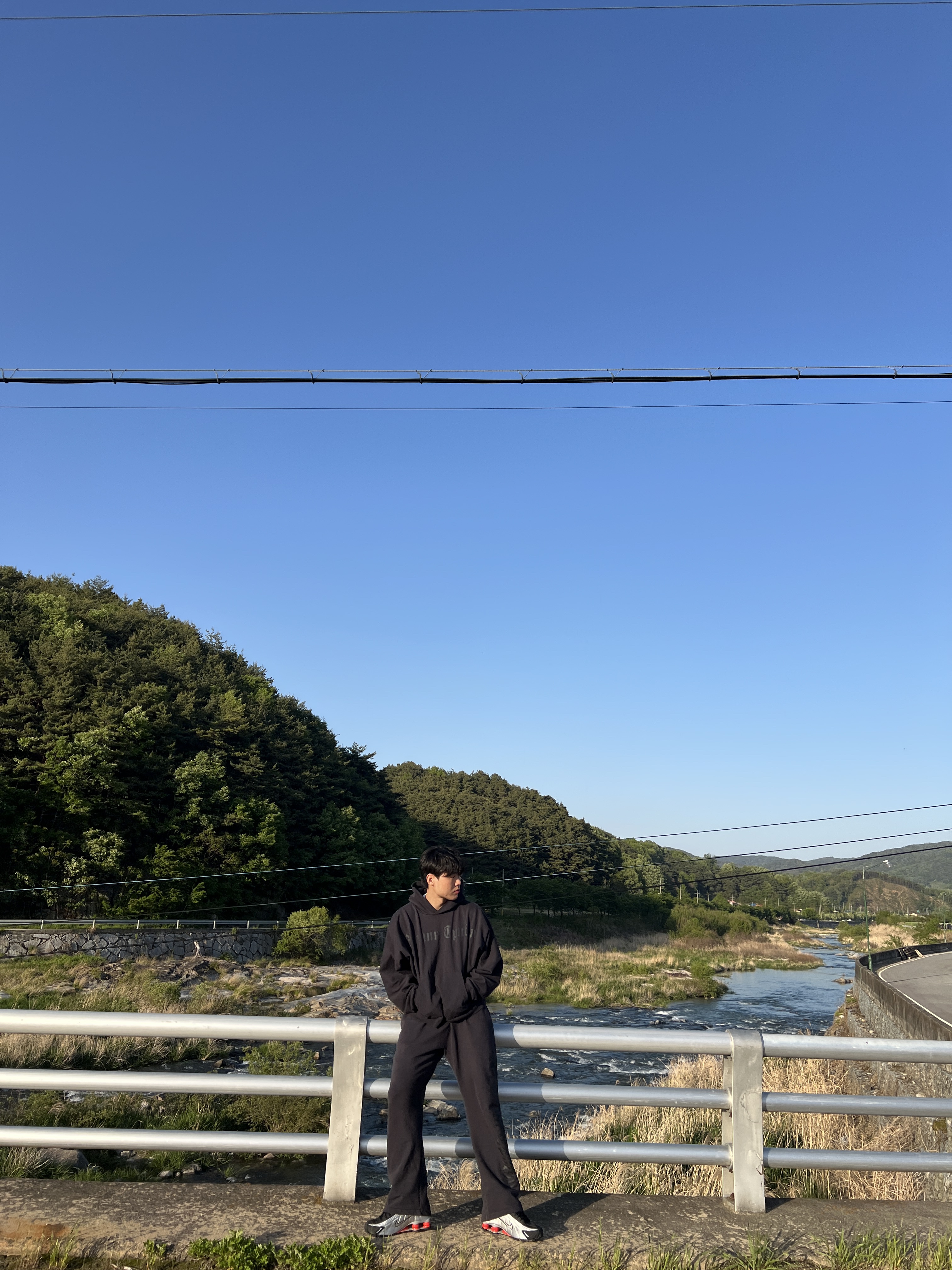 Yeezy x Gosha Rubchinskiy Tribune Herald HD-01 Hoodie Charcoal, Yeezy x Gosha Rubchinskiy Tribune Herald SP-01 Pants Charcoal 착용 스타일 - 2