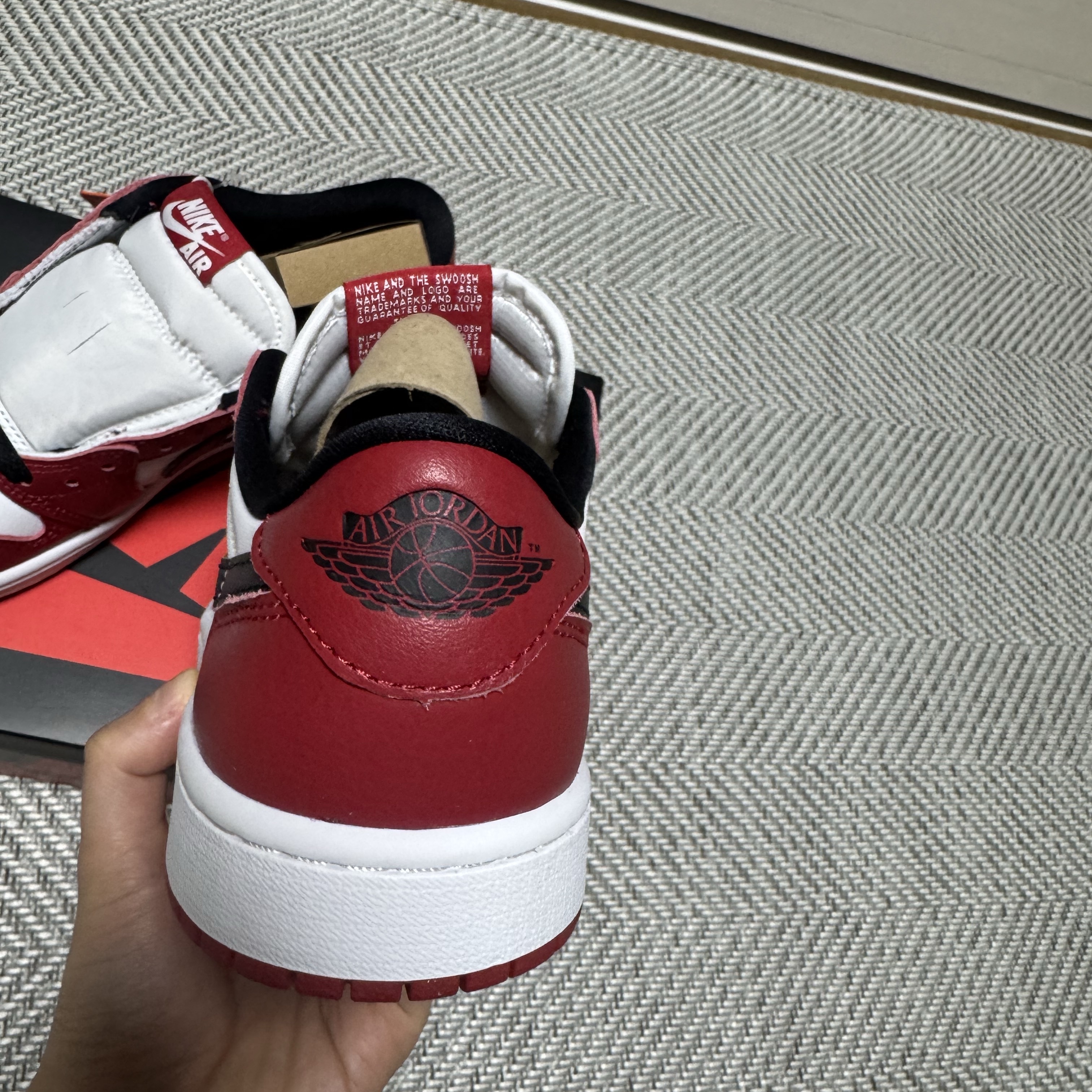 Jordan 1 Retro Low OG Chicago 착용 스타일 - 4