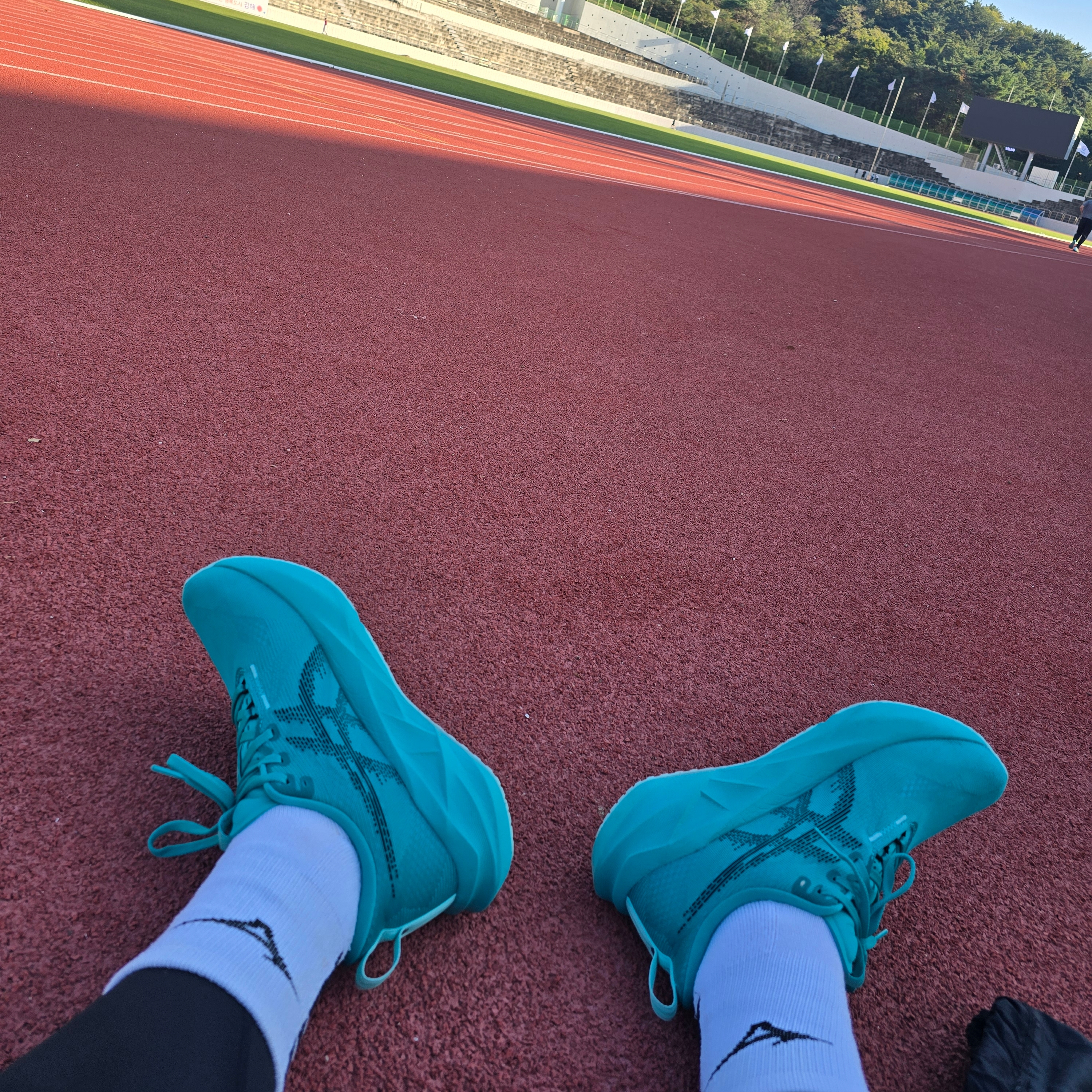 Asics Novablast 5 Wave Teal Black 착용 스타일