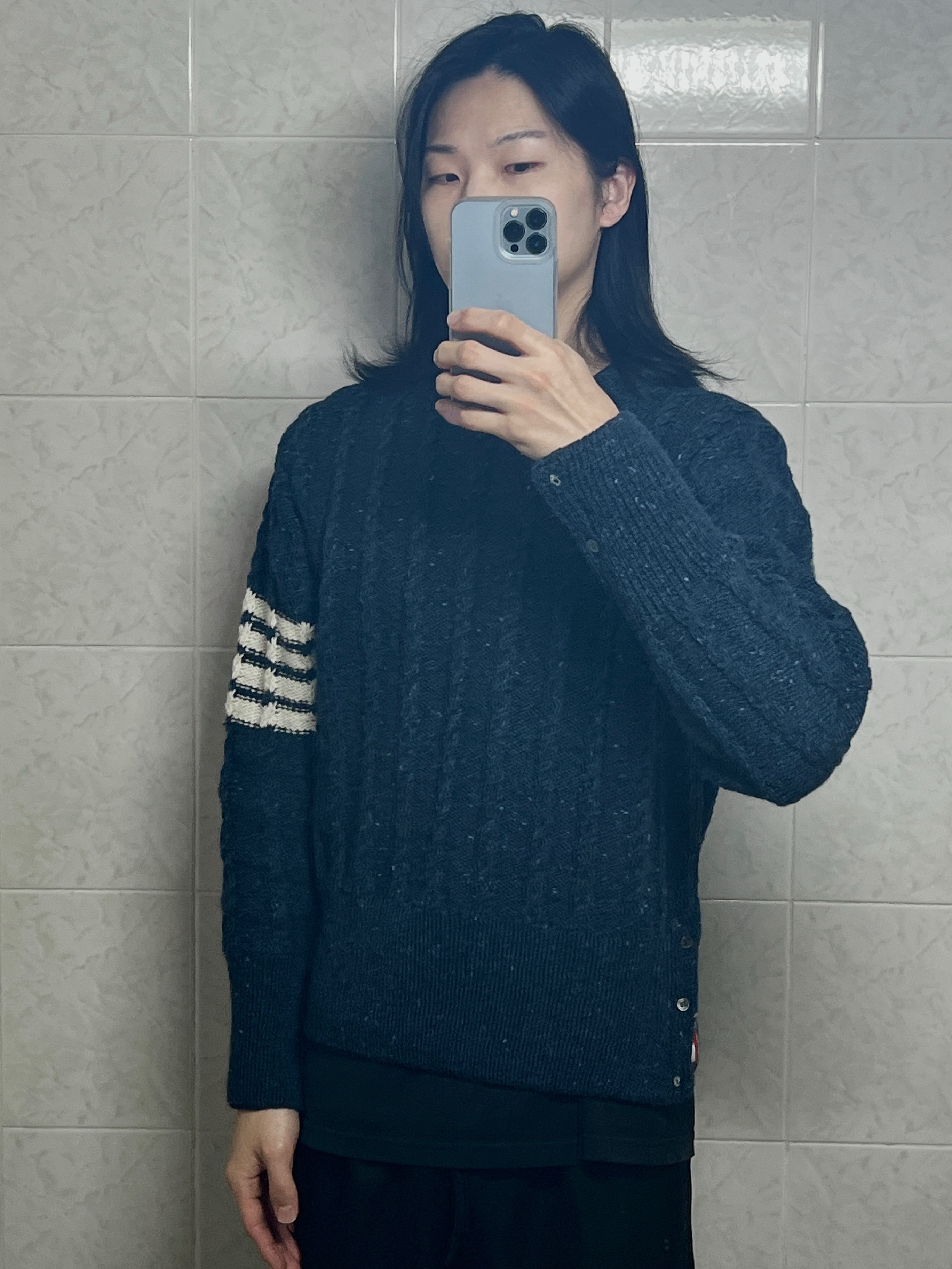 Thom Browne Donegal Twist Cable 4-Bar Classic Crewneck Pullover Blue 착용 스타일 - 2