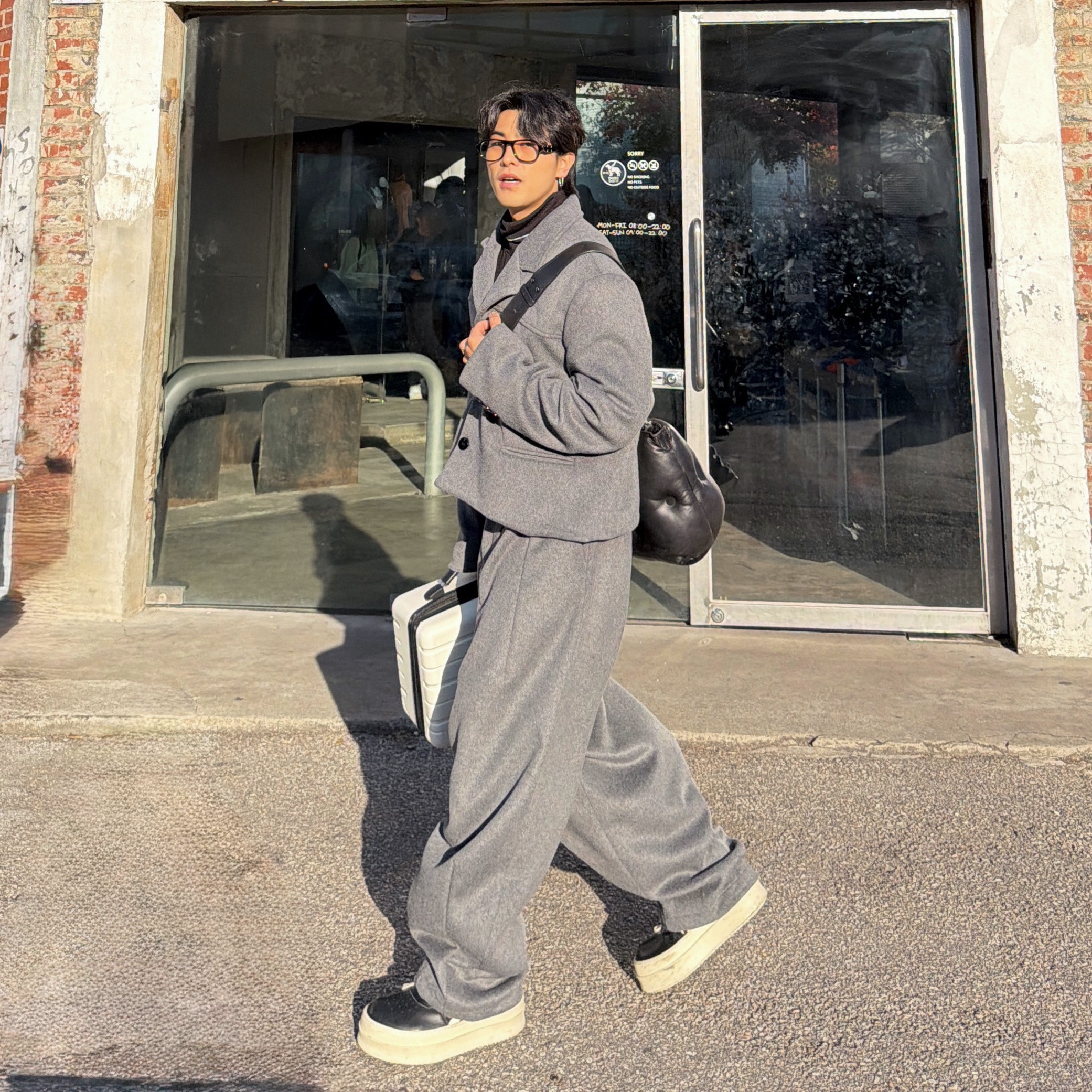 Maison Margiela Glam Slam Classique Medium Black, Gentle Monster x Maison Margiela MM113 Black Clear 착용 스타일 - 1