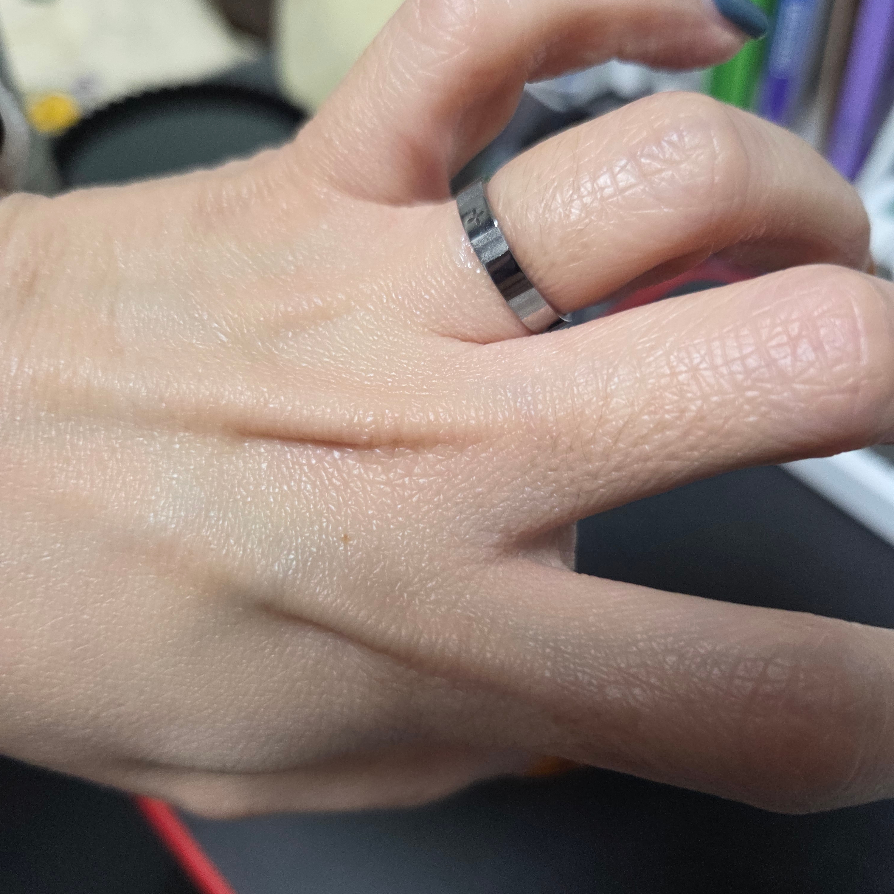 Riomeu Cutting Glossy Matte Ring 착용 스타일 - 2
