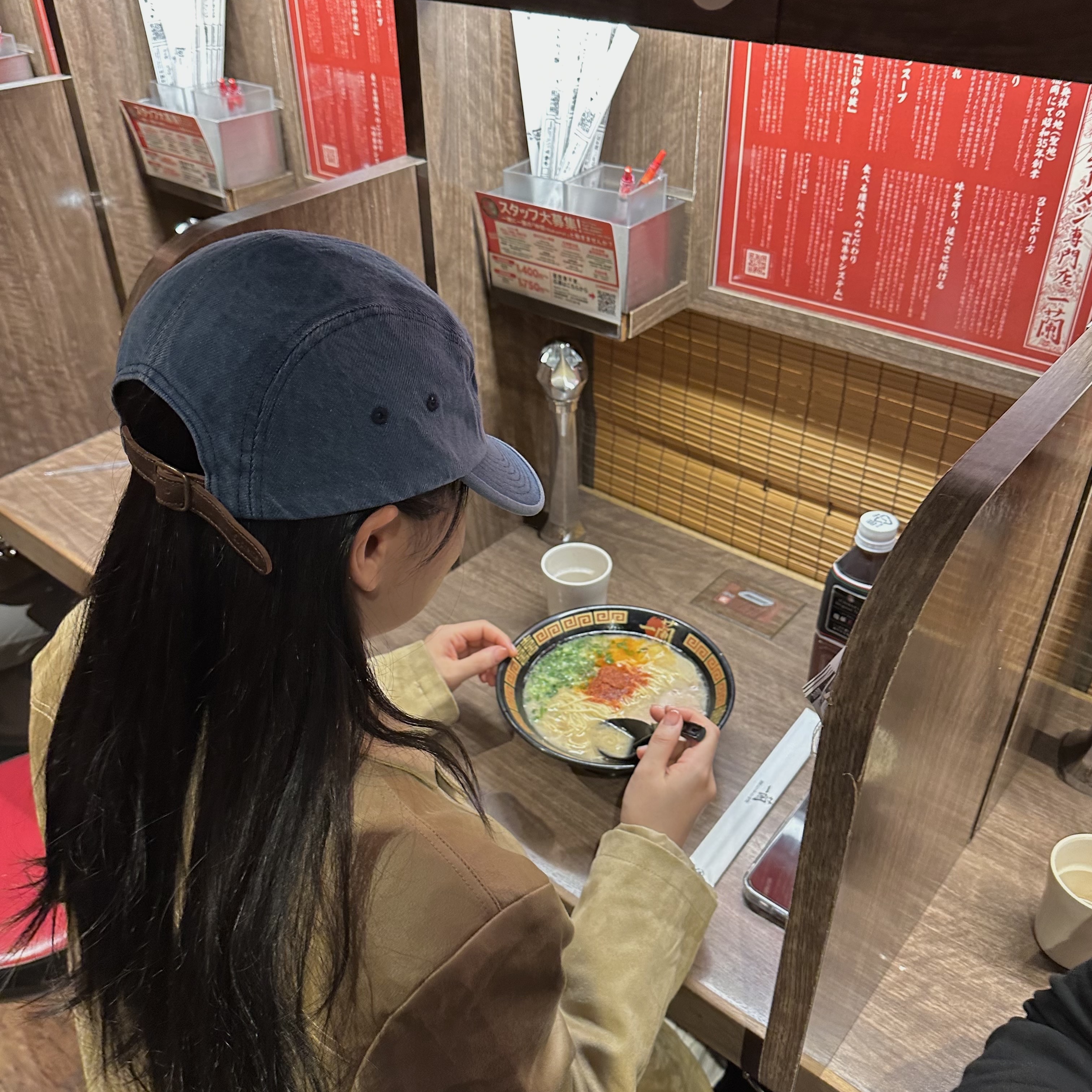 Supreme Washed Chino Twill Camp Cap Denim - 24FW, Celine Mini Besace in Triomphe Canvas and Calfskin Tan 착용 스타일 - 3