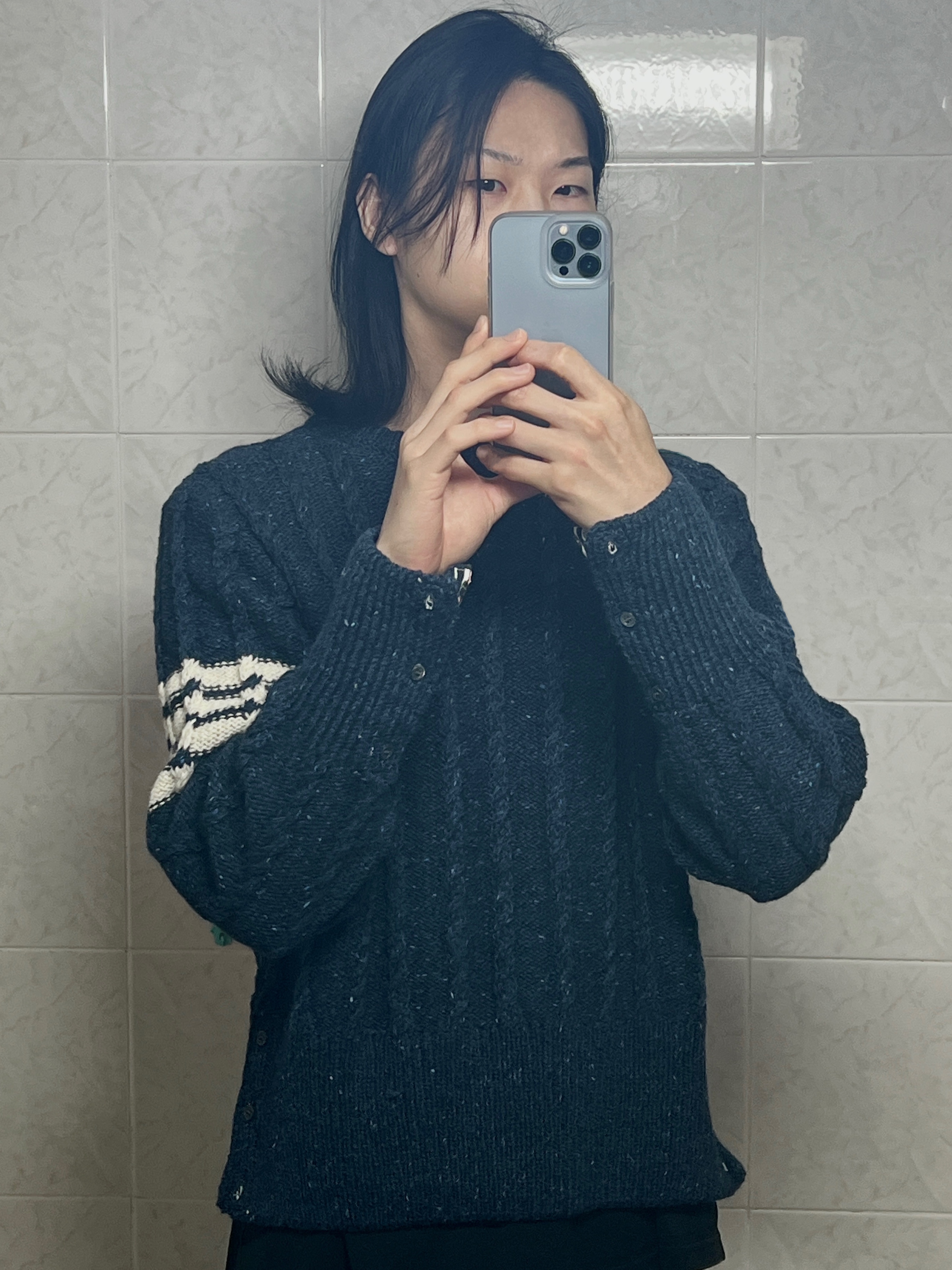 Thom Browne Donegal Twist Cable 4-Bar Classic Crewneck Pullover Blue 착용 스타일 - 1