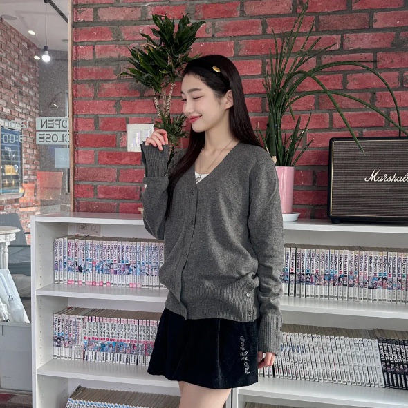 Blue Sunflower Bloom Wool Cardigan Melange Grey 착용 스타일 - 1