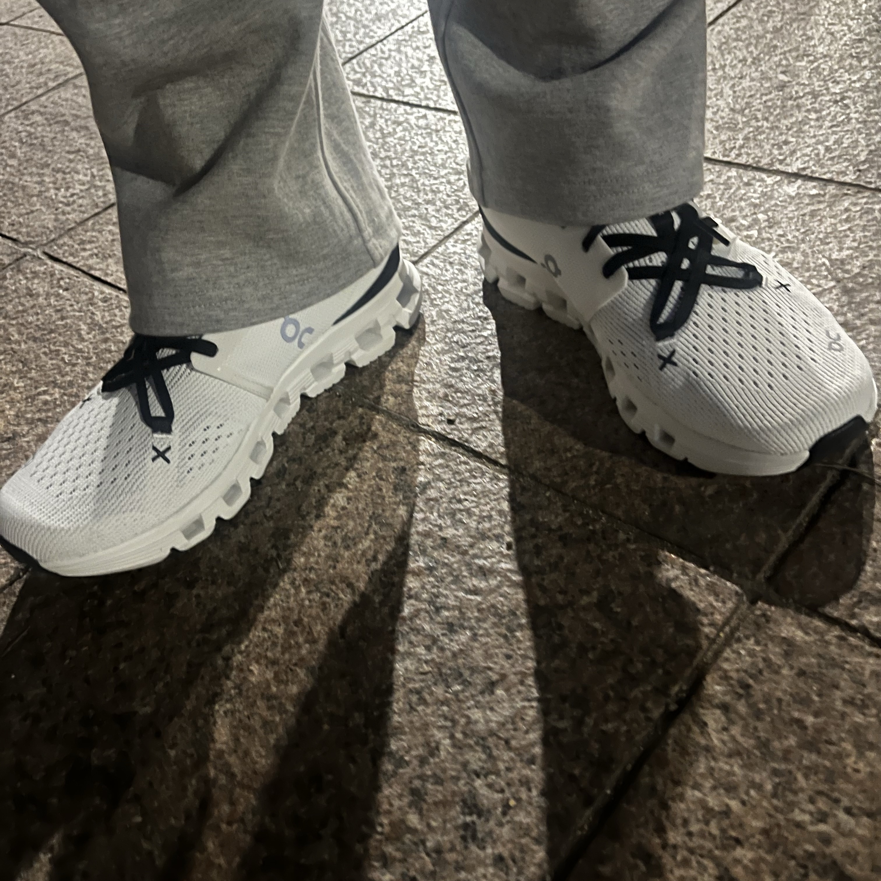 On Running Cloud X 4 Ivory Black 착용 스타일