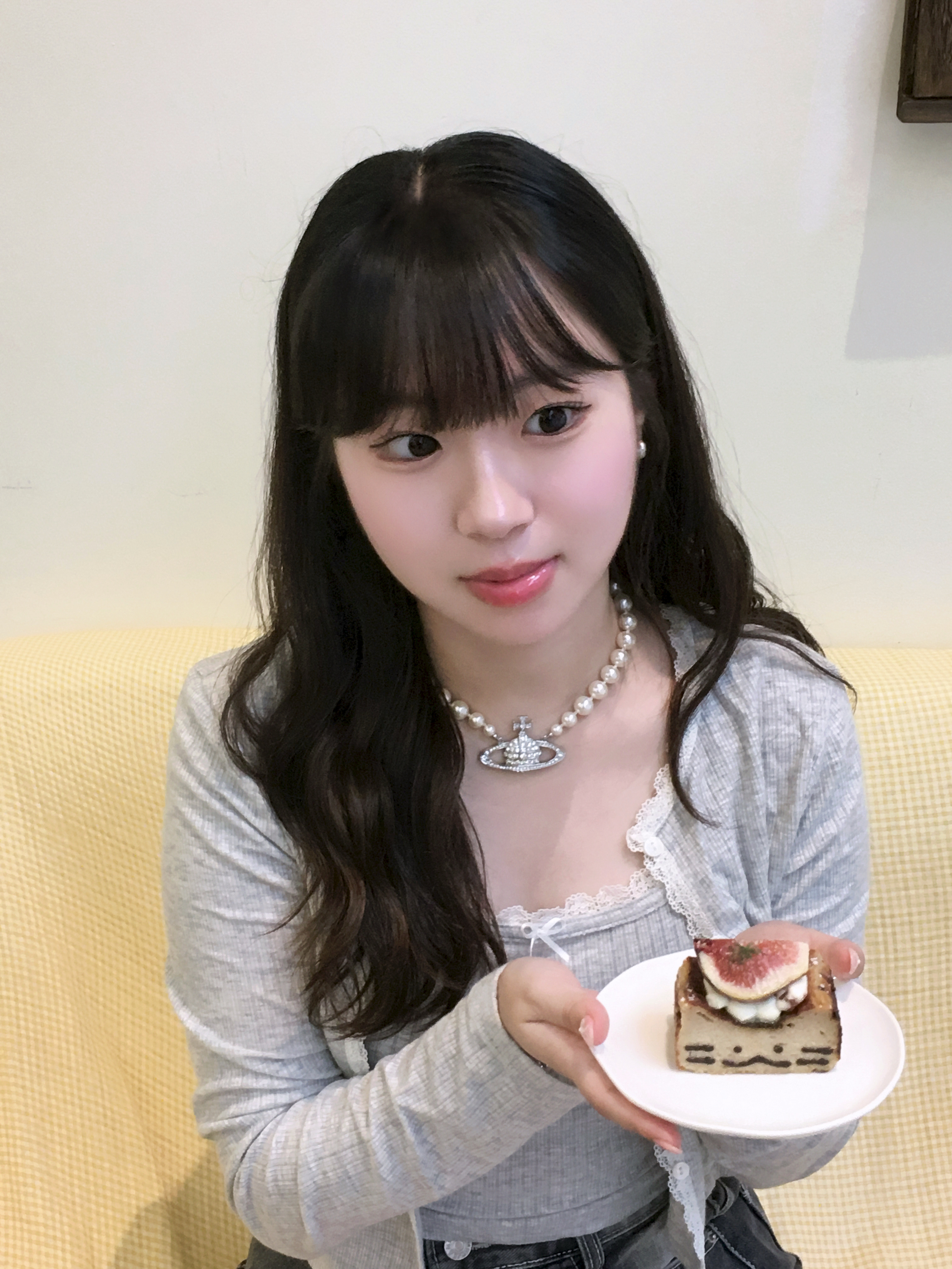 Vivienne Westwood One Row Pearl Bas Relief Choker Silver 착용 스타일 - 4