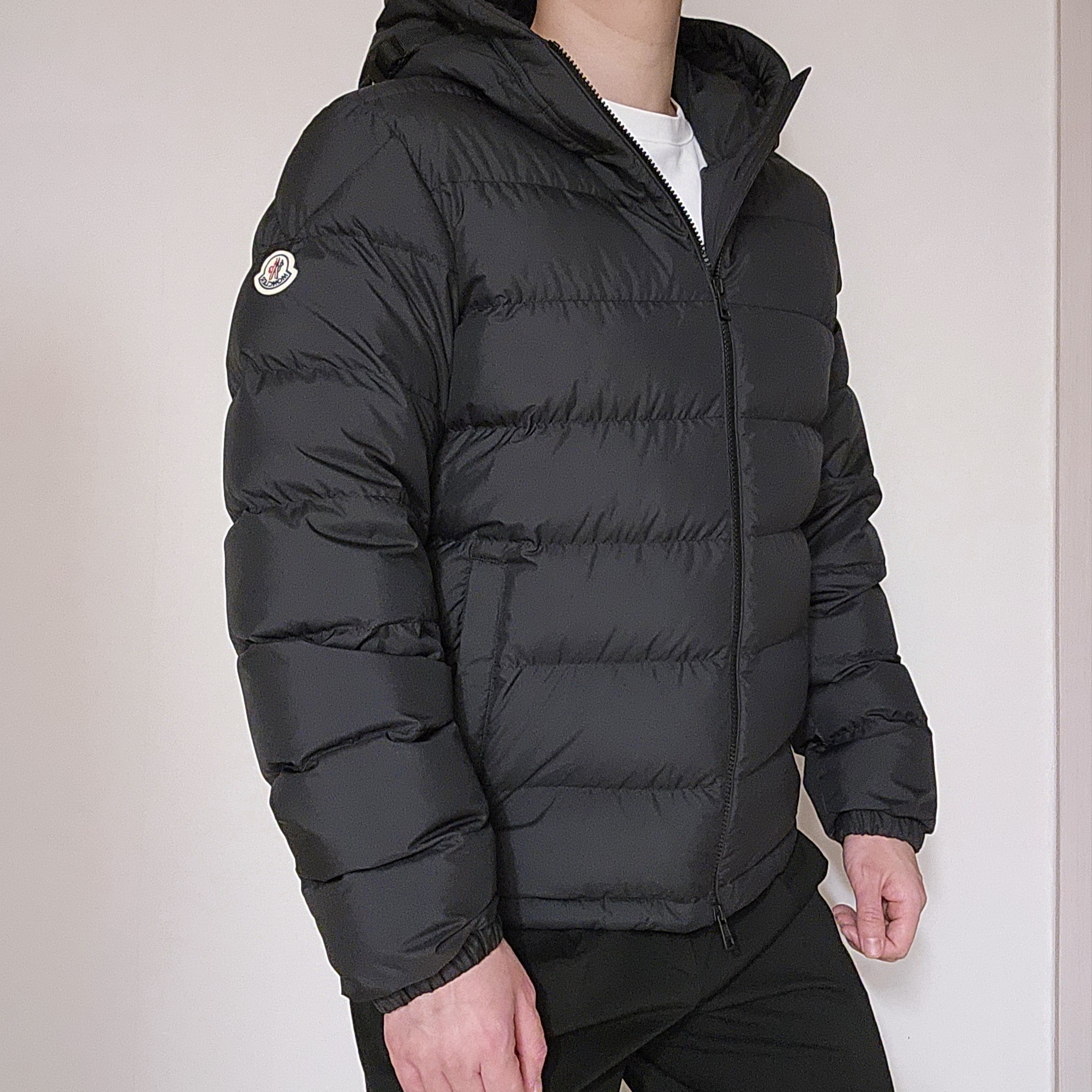 Moncler Laveraet Hooded Short Down Jacket Black - 25FW 착용 스타일 - 4