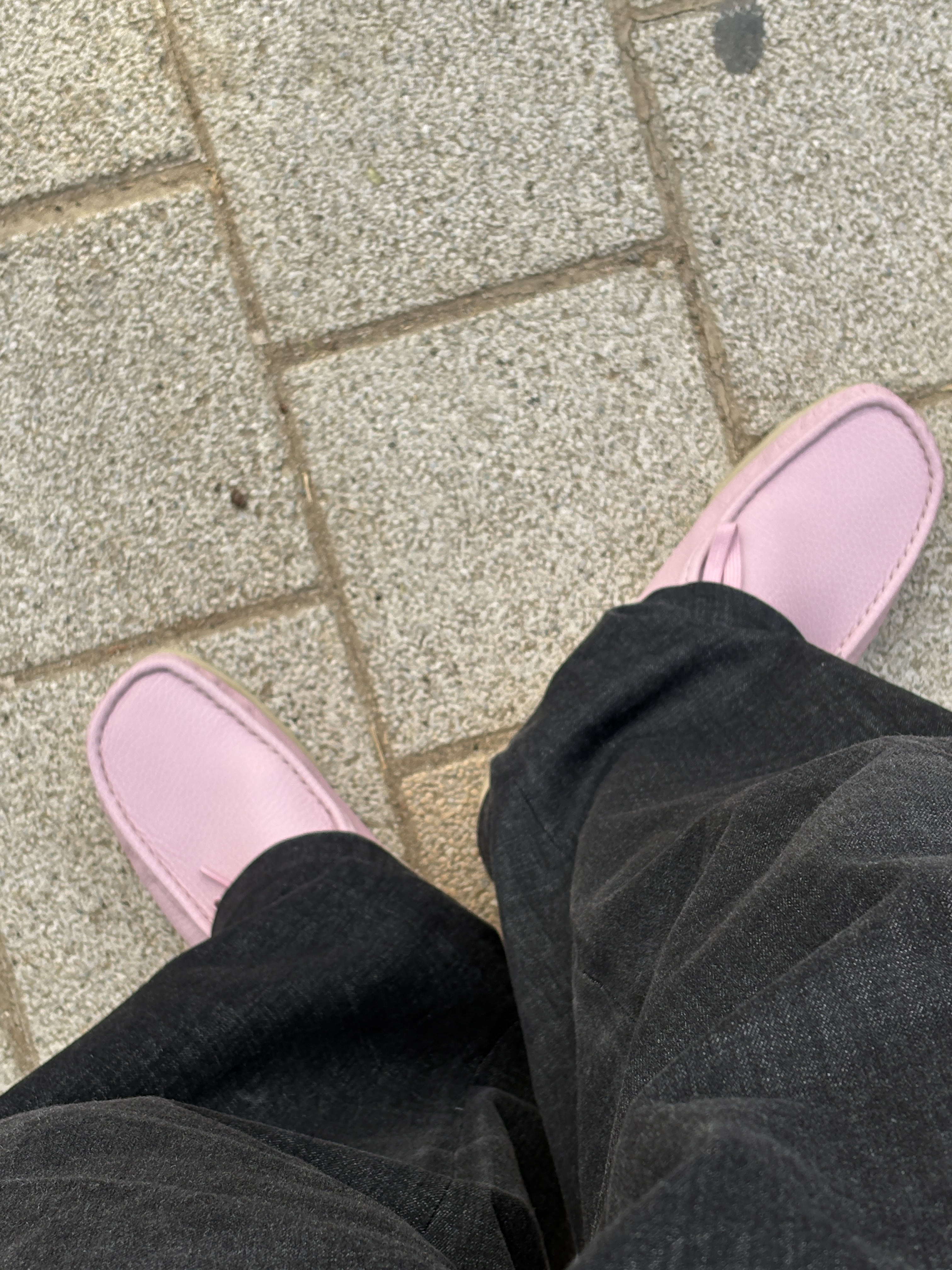 Clarks x Supreme Reflective Wallabee Pink - 25SS, Supreme Bandana Faux Fur Bomber Jacket Black - 21SS 착용 스타일 - 2