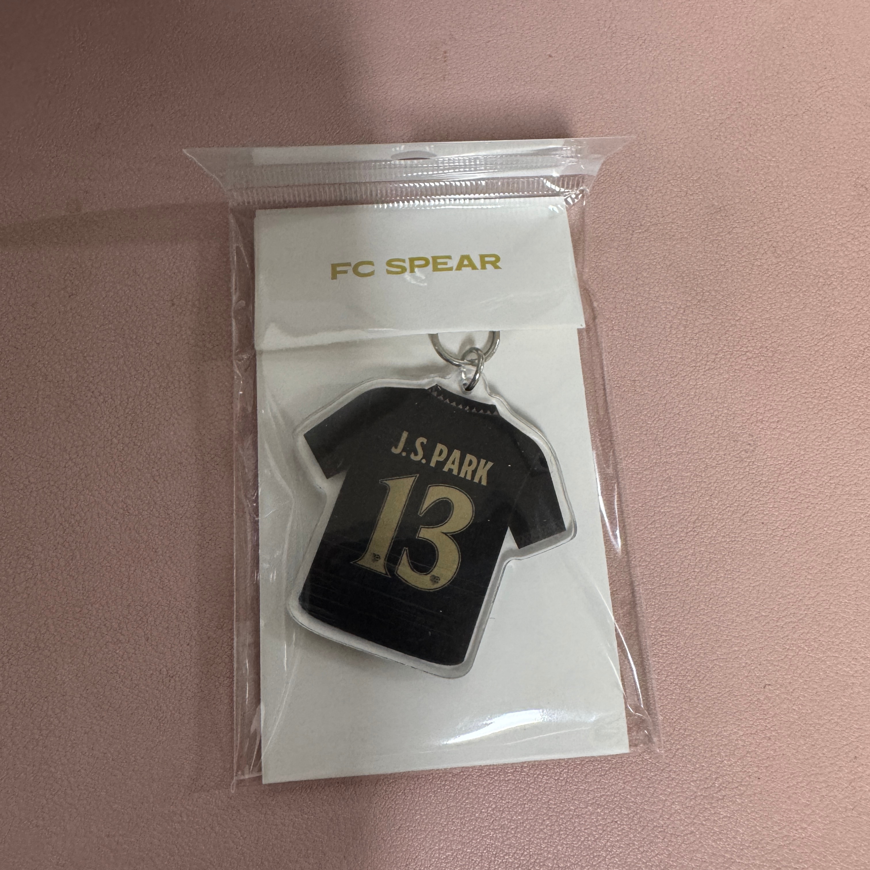[PRE-ORDER] FC SPEAR Acrylic Uniform Keyring Black 착용 스타일