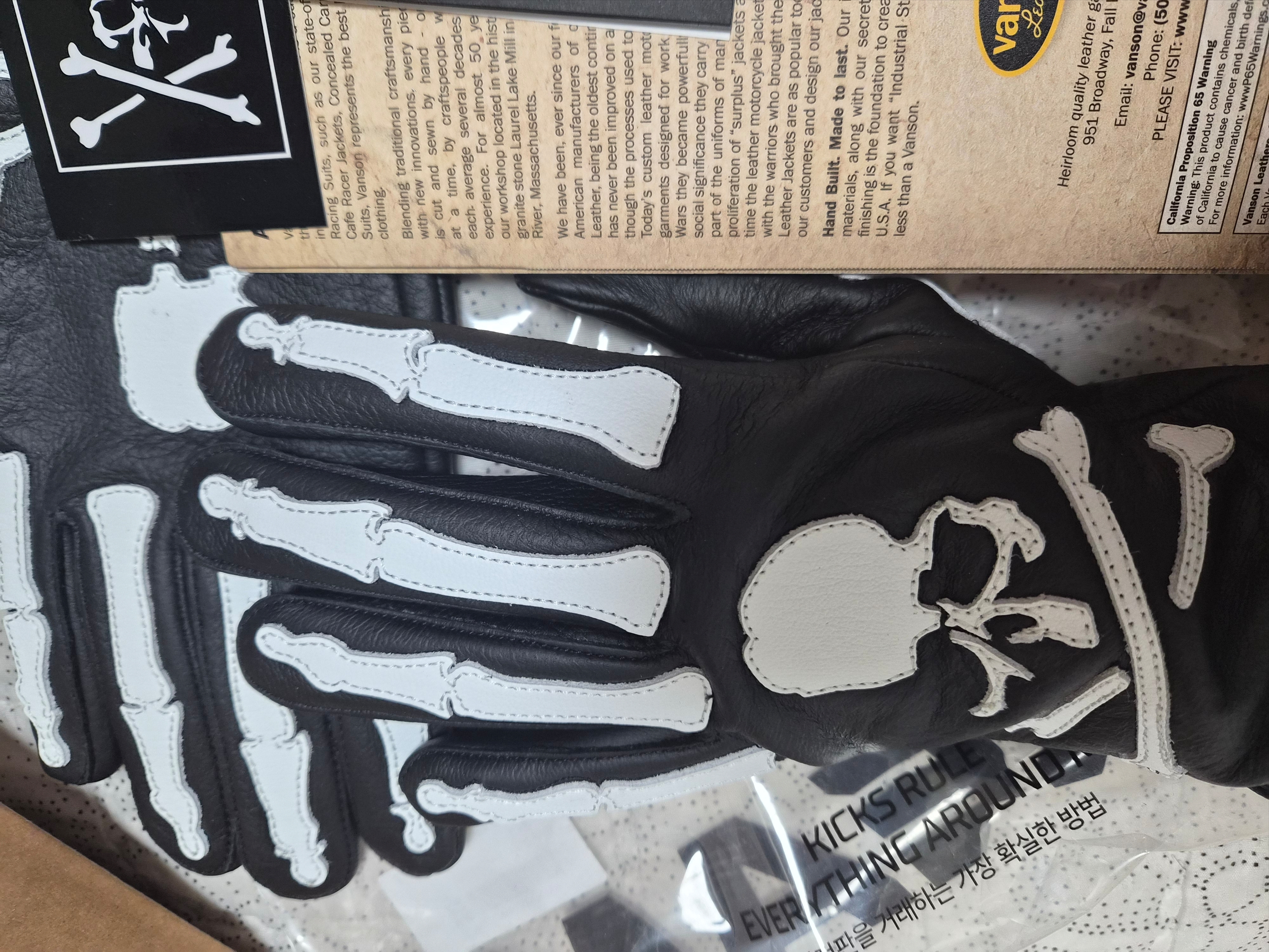 Mastermind World x Vanson Bone Gloves Custom Black - 24FW 착용 스타일