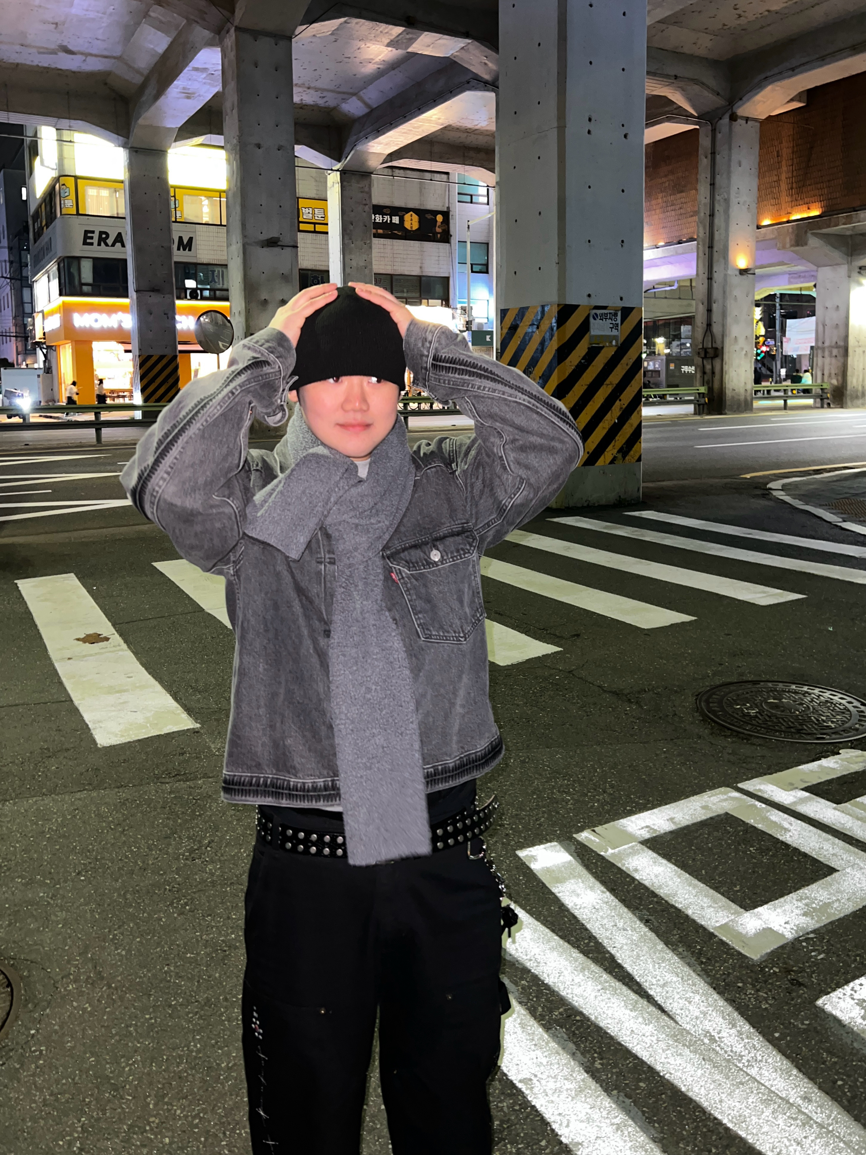 Aoiro Fake Stud Cutted Double Knee Pants Denim Black, Levi’s x Undercover UC1E9202 Jacket Gray 착용 스타일 - 1