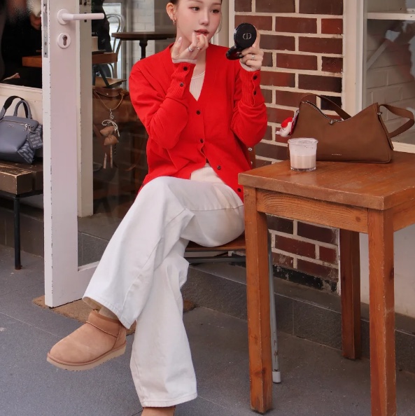 Blue Sunflower Bloom Rems Wool Cardigan Red 착용 스타일 - 2
