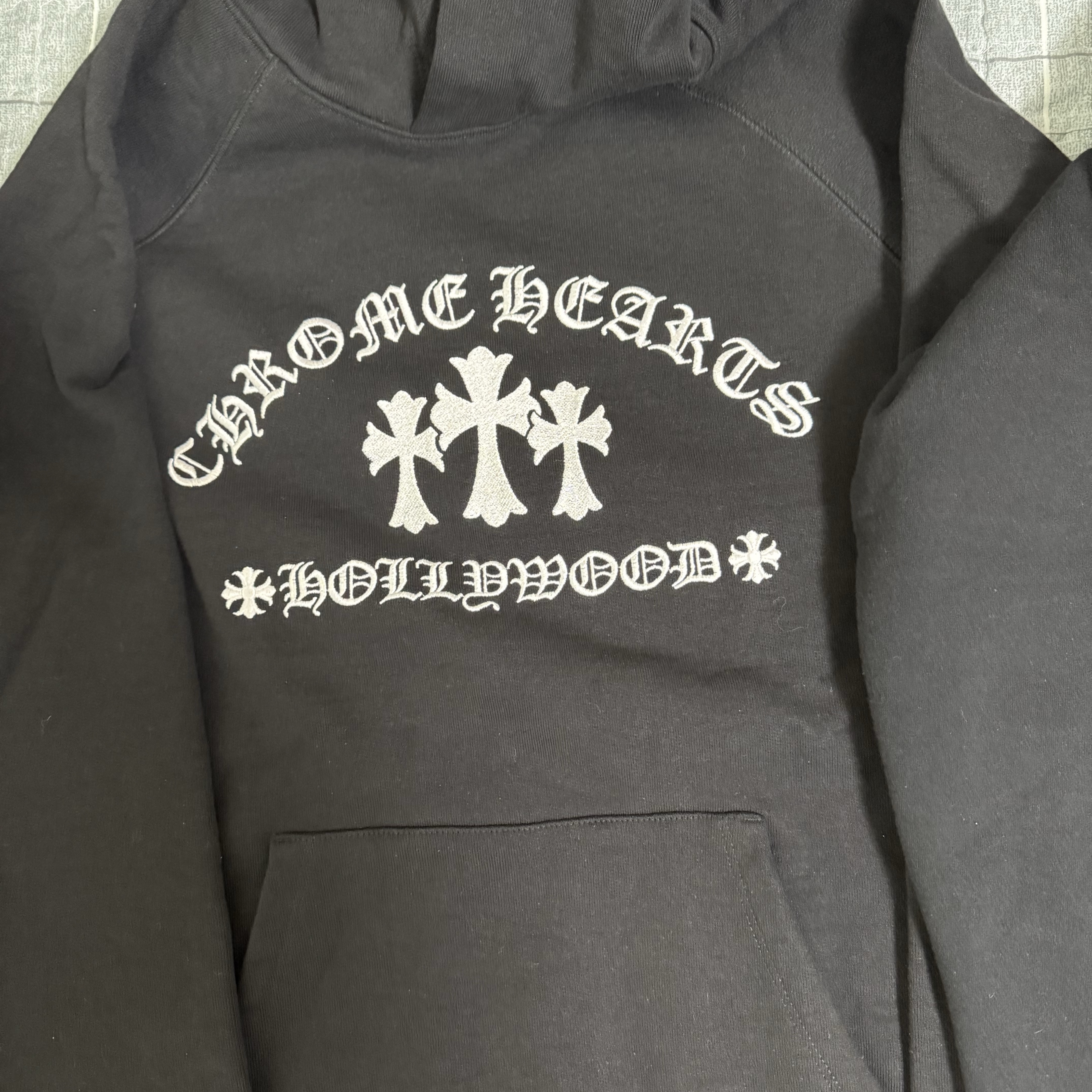 Chrome Hearts Cemetery Hollywood Hoodie Black 착용 스타일 - 1