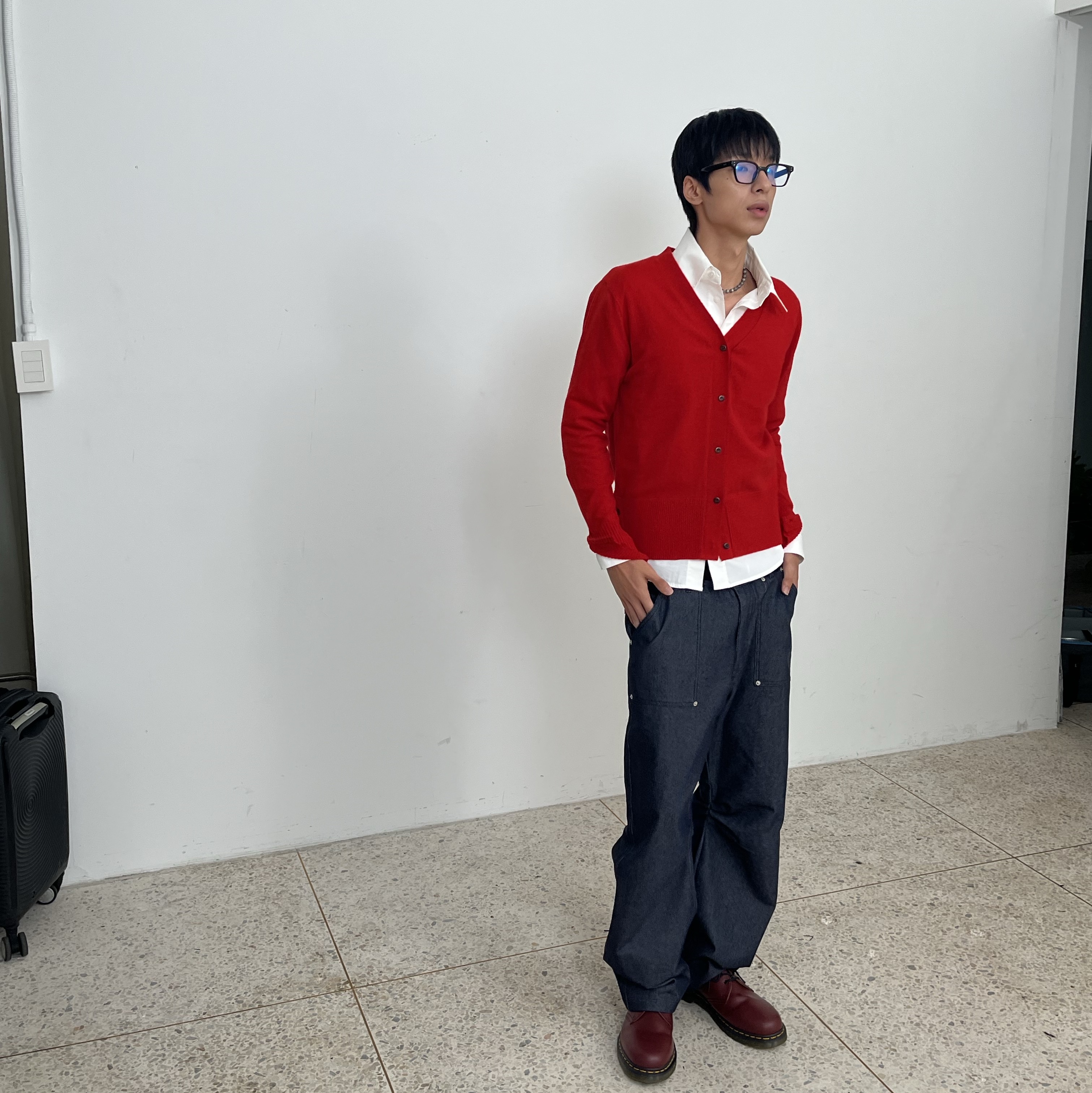 Blue Sunflower Bloom Rems Wool Cardigan Red, Blue Sunflower Vivid Layered Shirt Ivory 착용 스타일 - 2