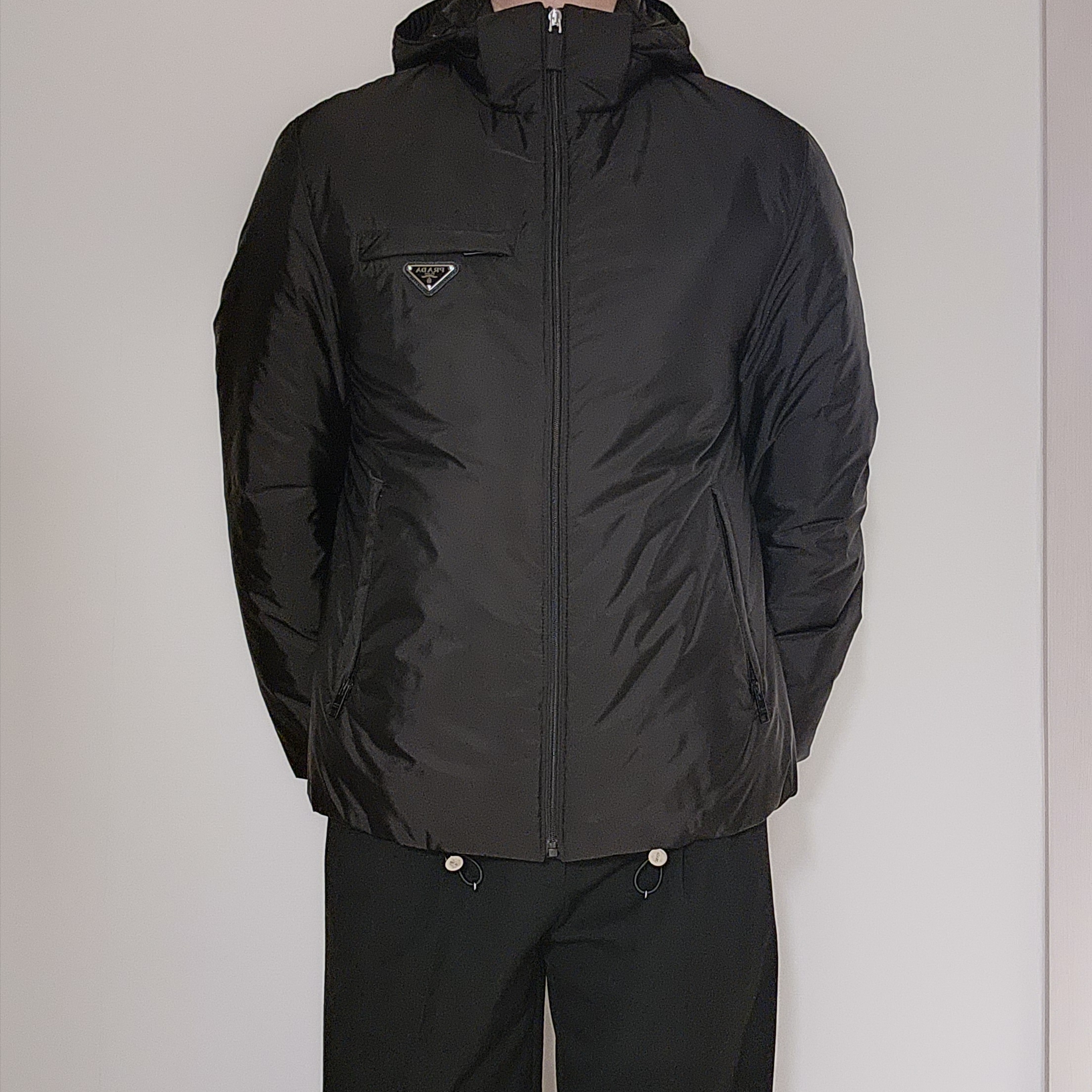 Prada Re-Nylon Padded Jacket Black 착용 스타일 - 1