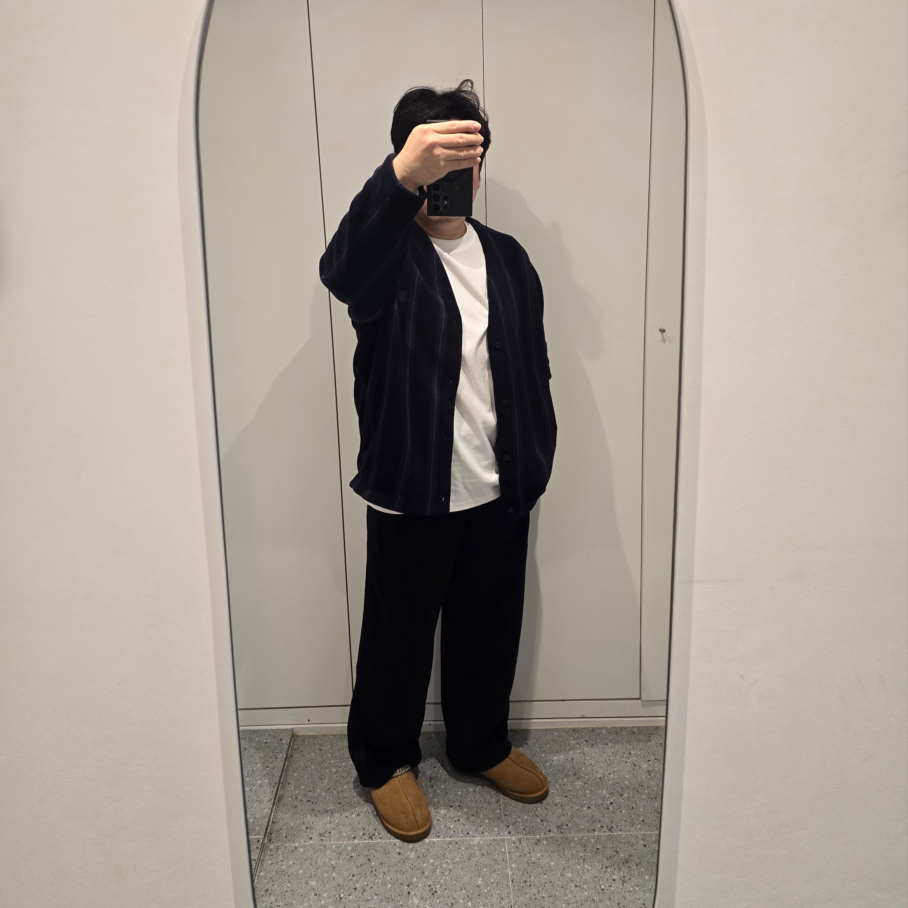 Uniqlo x Needles Fleece Oversized Cardigan Black - KR, Uniqlo x Needles Fleece Wide Pants Black - KR 착용 스타일 - 1