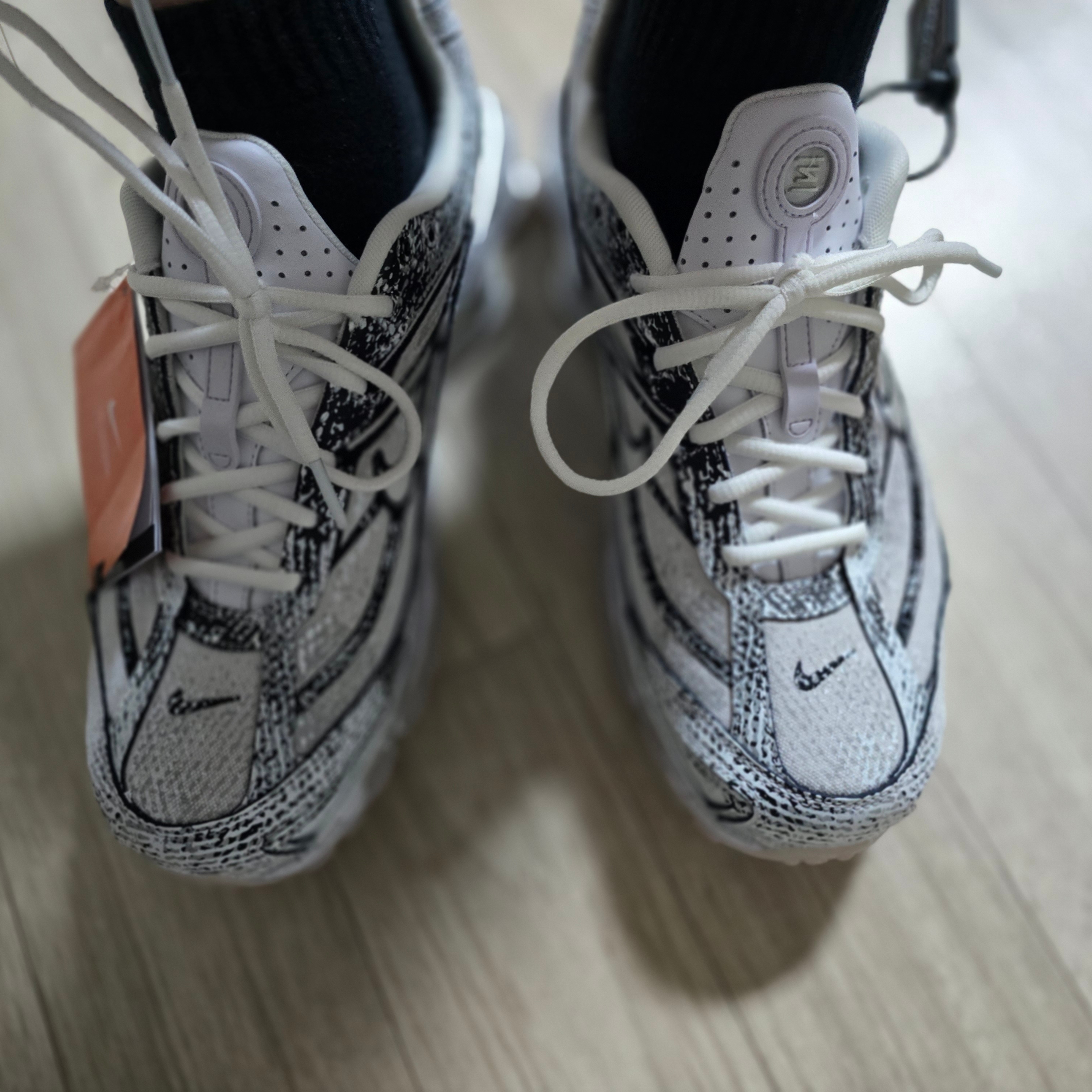 Nike Shox Ride 2 Metallic Platinum 착용 스타일 - 1