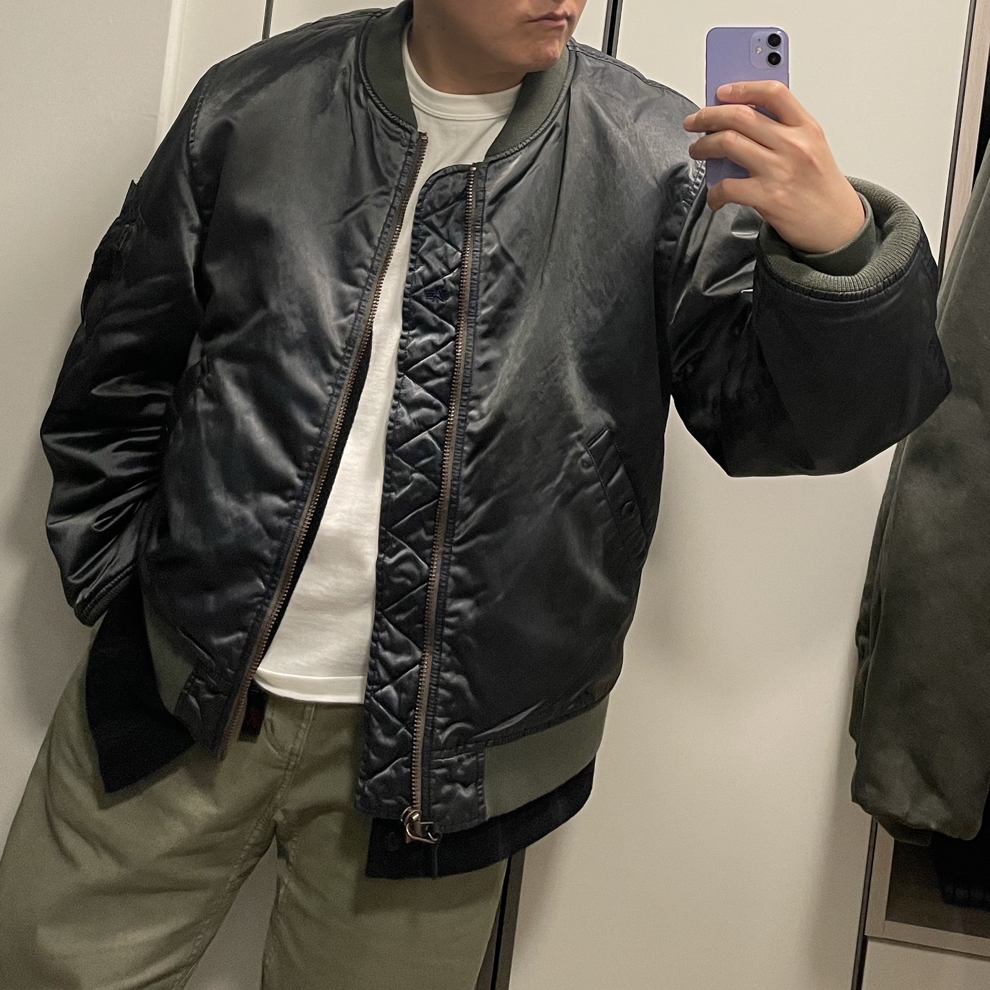 Thisisneverthat x Alpha Industries MA-1 Jacket Gunmetal 착용 스타일