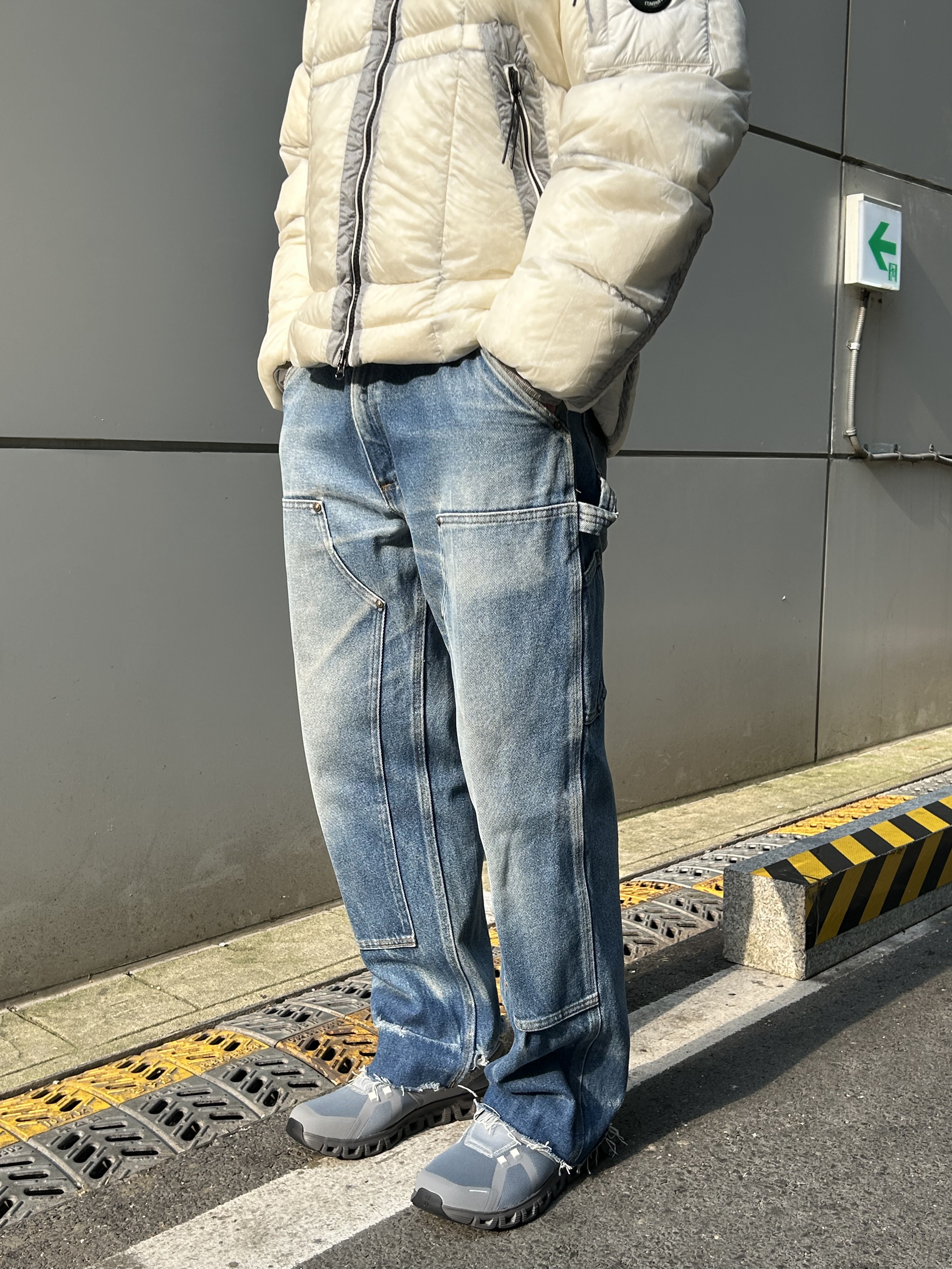 C.P. Company D.D. Shell Hooded Down Jacket Gauze White - 25FW, Carhartt WIP Smith Denim Double Knee Pants Blue Stone Bleached 착용 스타일 - 2