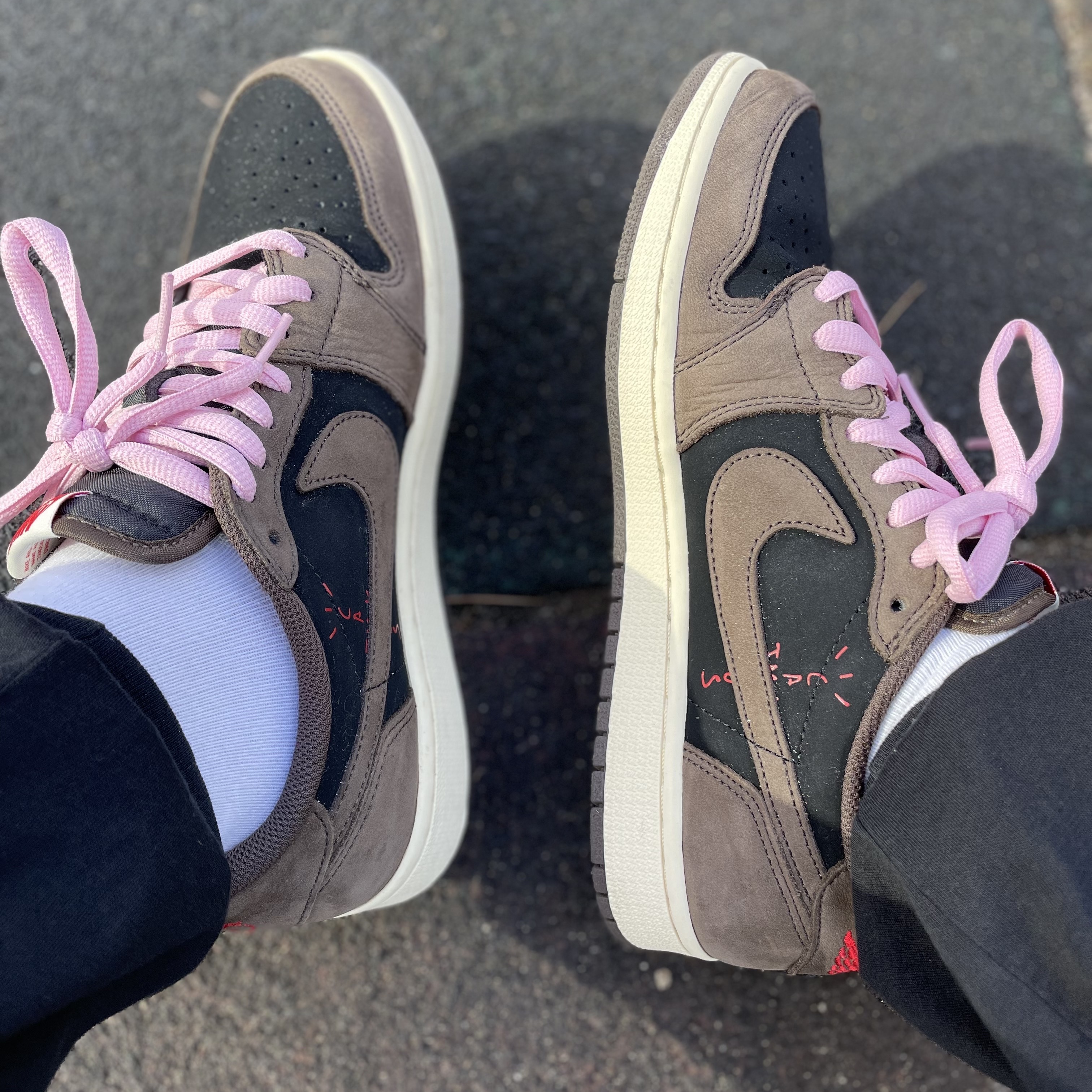 Jordan 1 x Travis Scott Retro Low OG SP Mocha 착용 스타일
