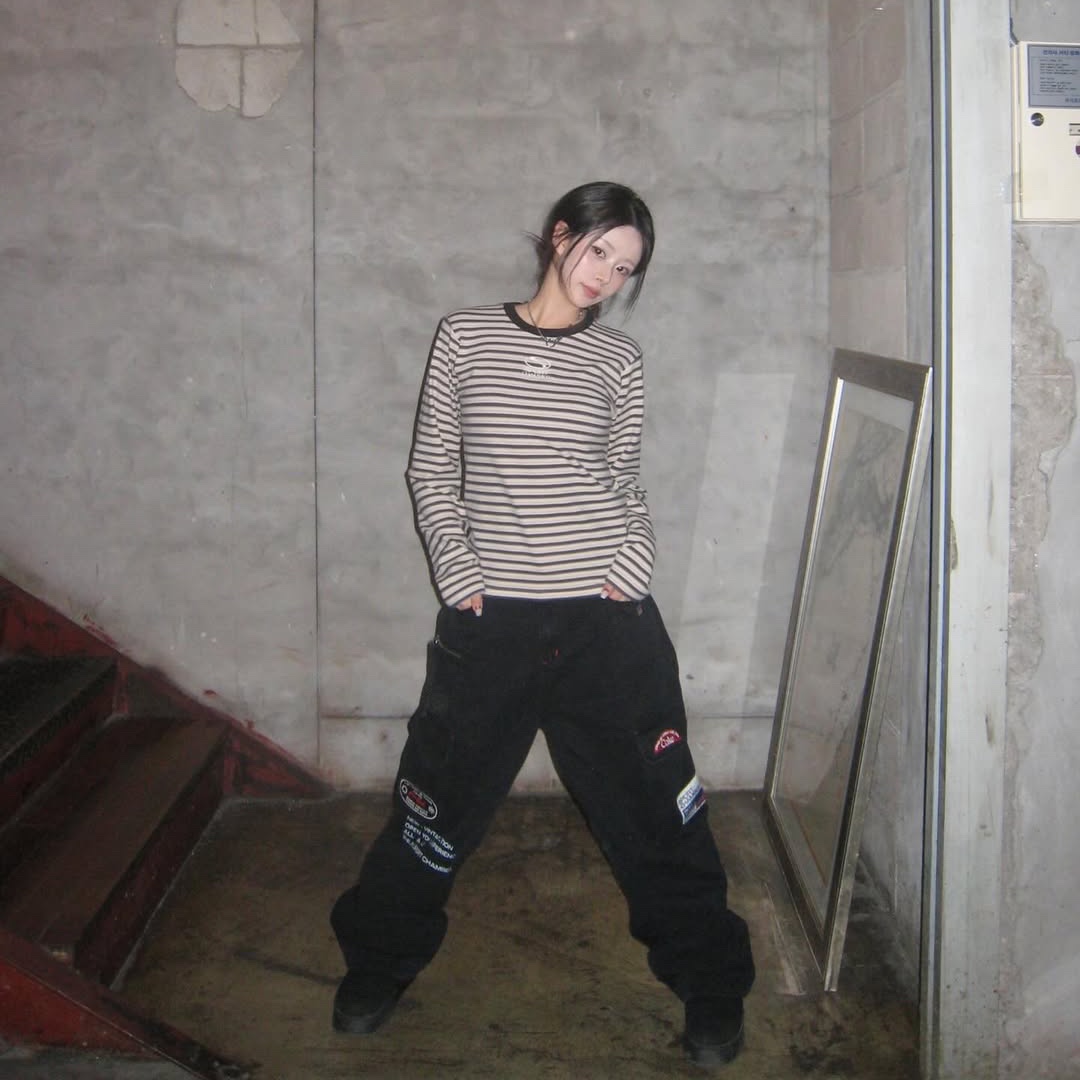 SPORT CHAMBER SC Play T-Shirt Cream, SPORT CHAMBER x Coca-Cola Cargo Pants Black 착용 스타일 - 2