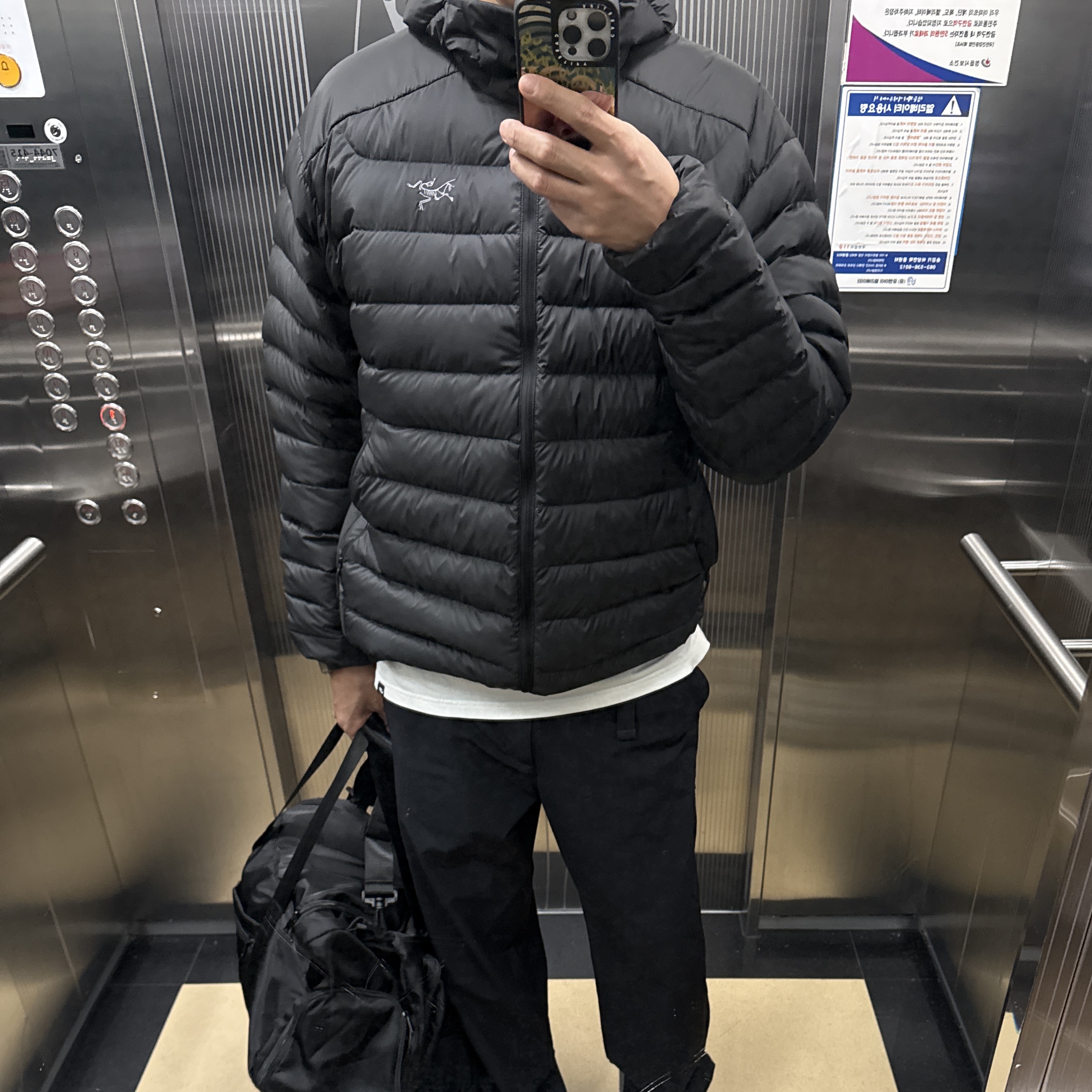 Arc'teryx Cerium Hoody Black 착용 스타일