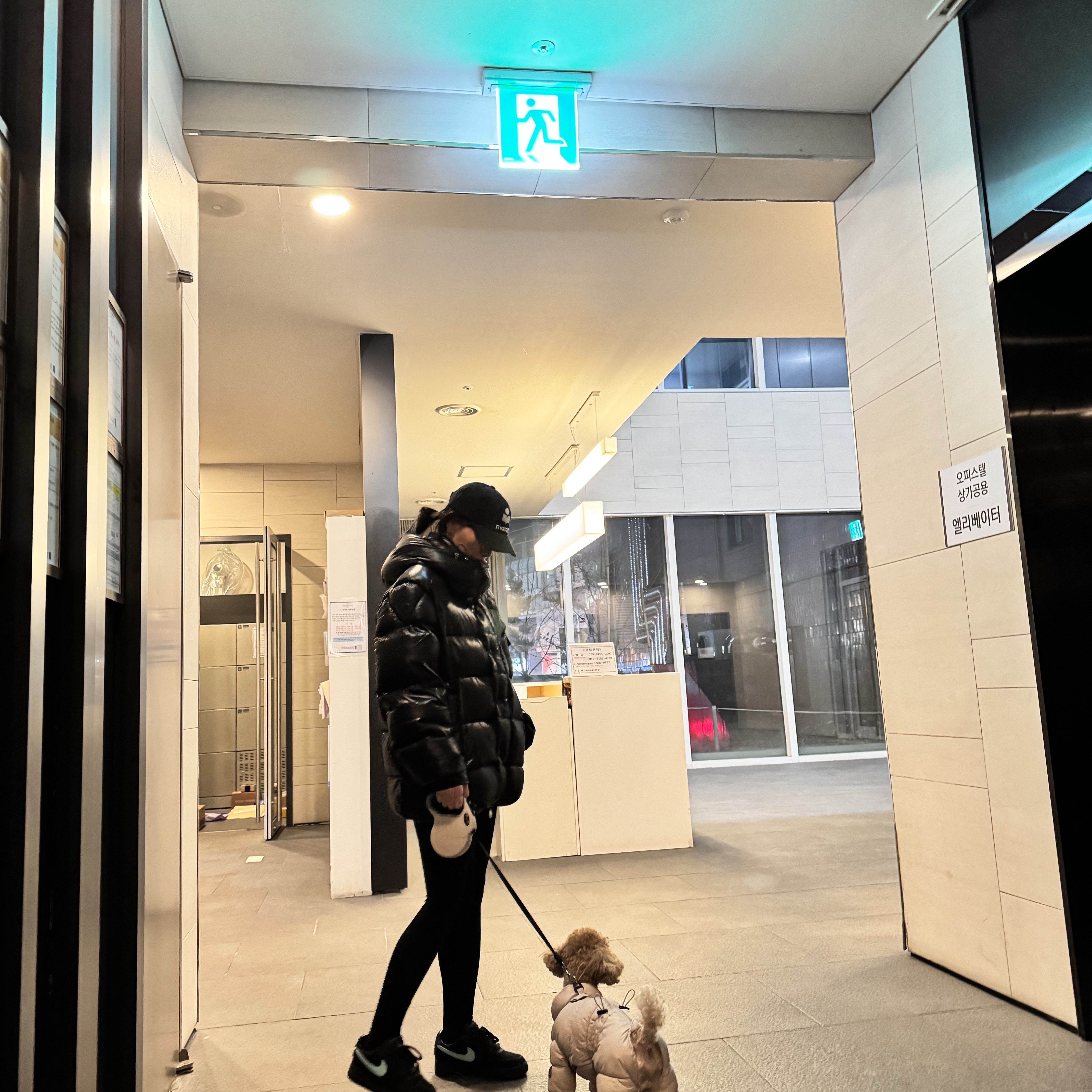 Essentials Fleece Hoodie Light Heather Grey - 24FW, Nike NSW Solo Swoosh Woven Track Jacket - US/EU 착용 스타일 - 3