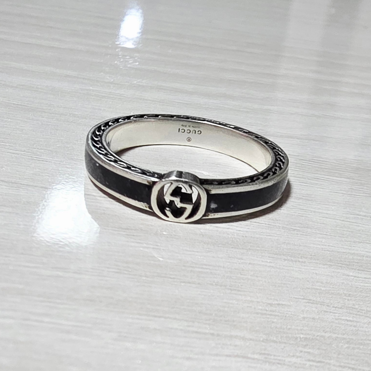 Gucci Interlocking G Ring Black Silver 착용 스타일
