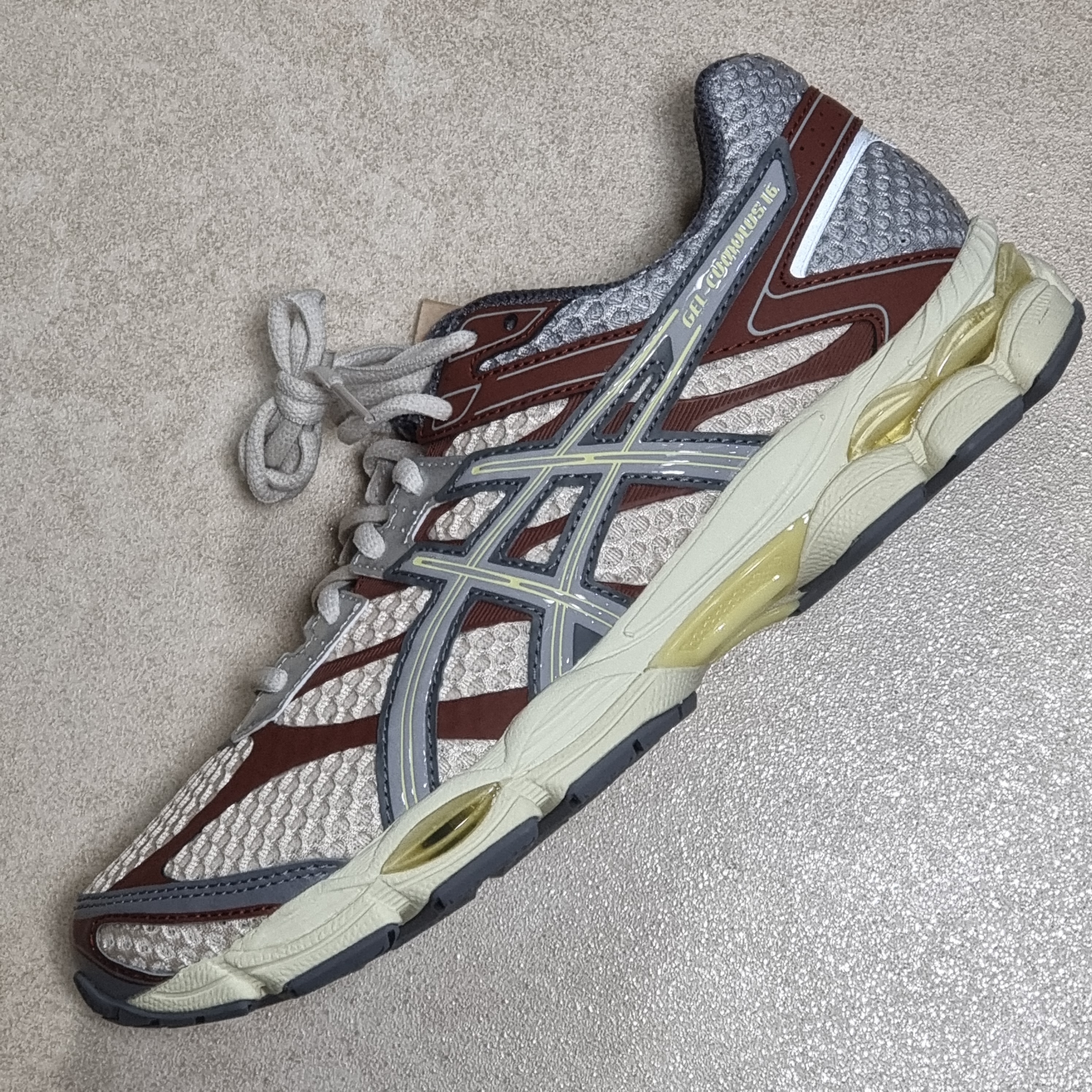 Asics x Emmi Gel-Cumulus 16 Beige Grey 착용 스타일 - 1