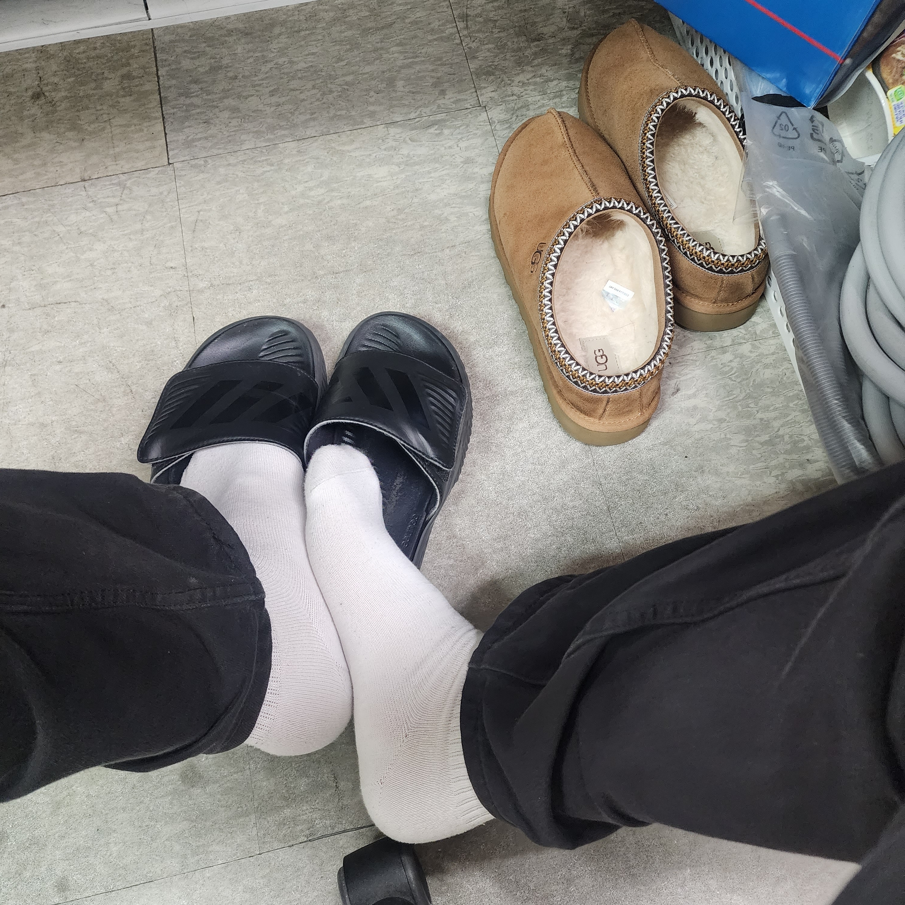 UGG Tasman Slipper Chestnut 착용 스타일