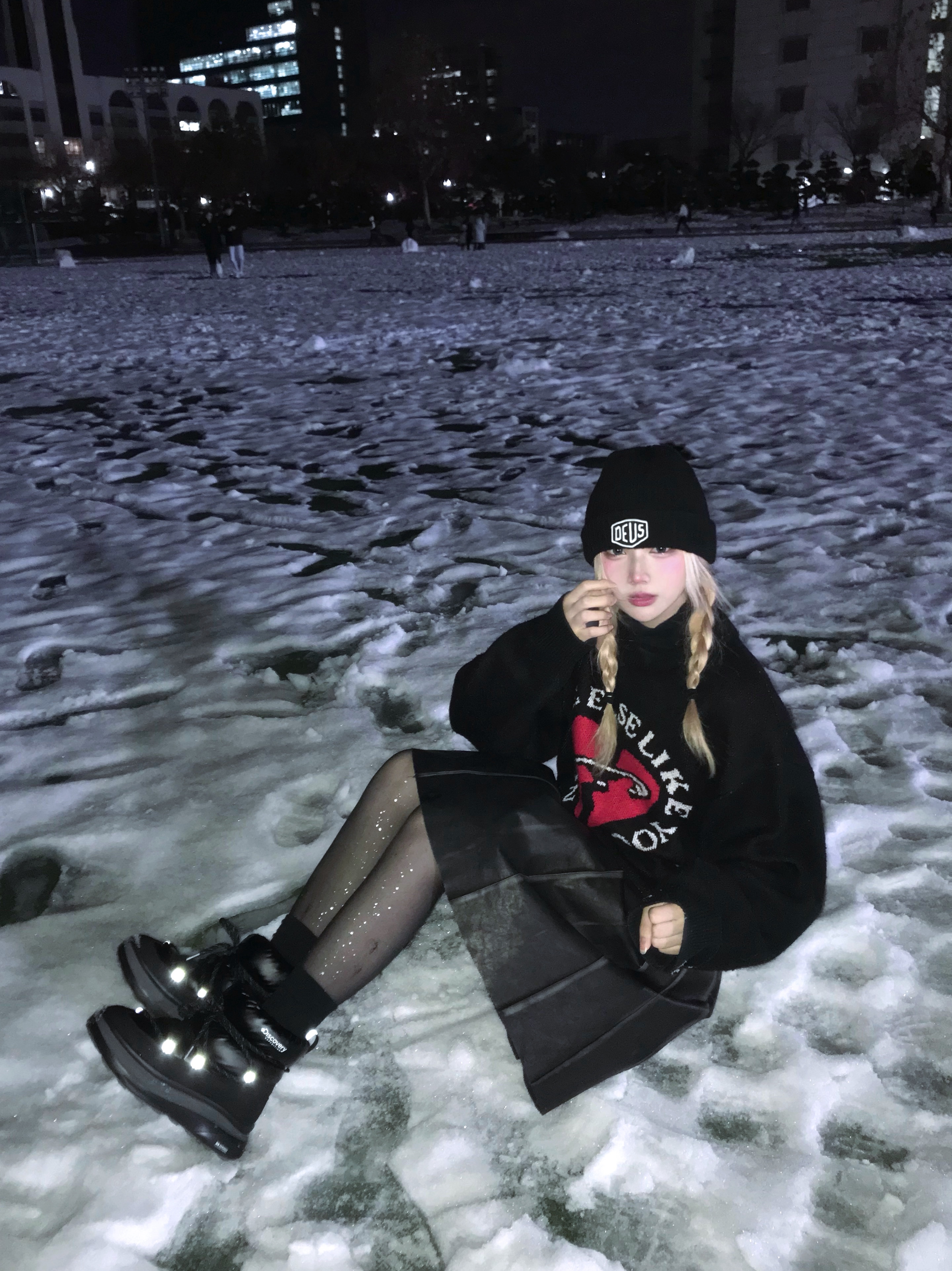 Deus Ex Machina Shield Beanie Black 착용 스타일 - 1