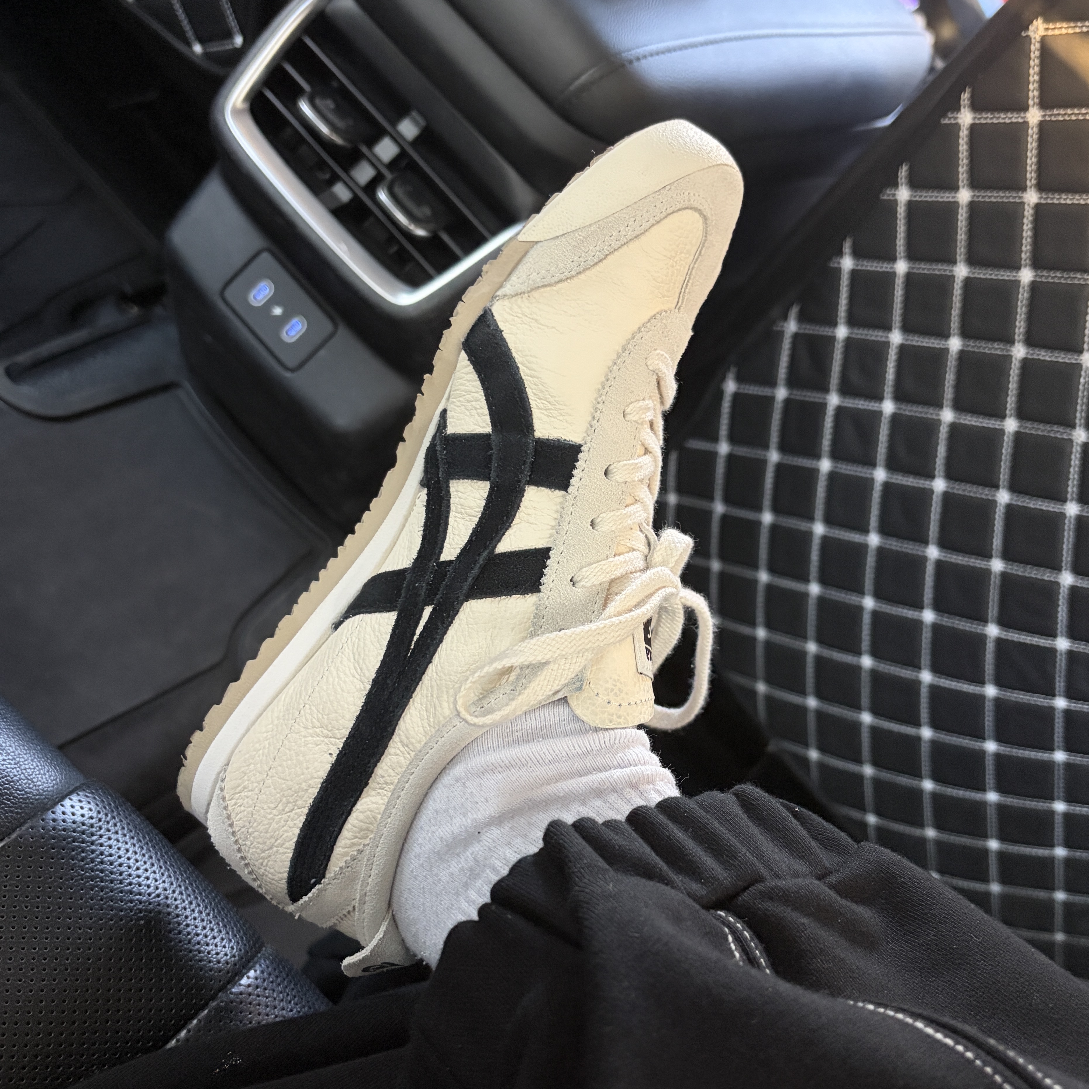 Onitsuka Tiger Mexico 66 Vintage White Black 착용 스타일