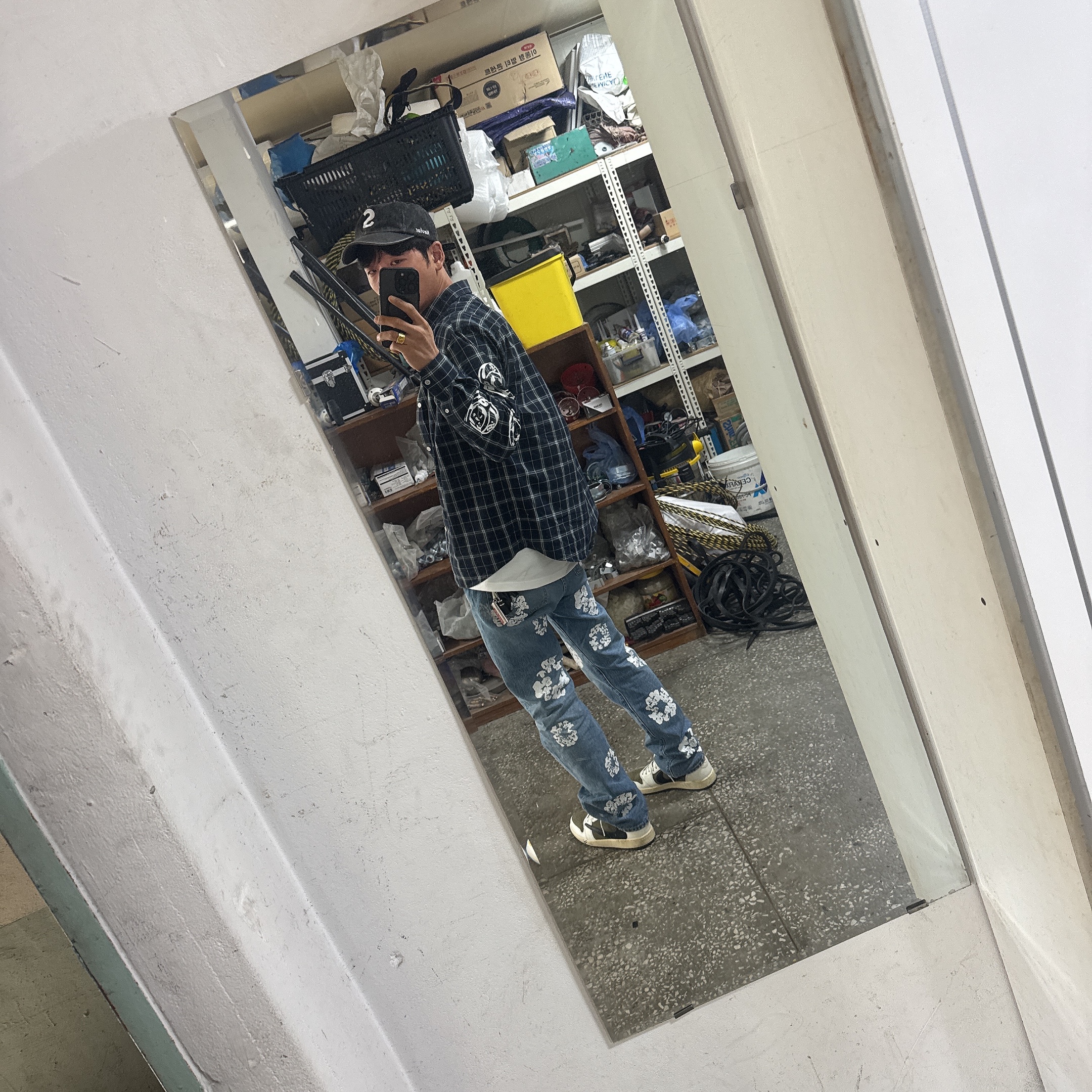 Supreme Los Angeles Fire Relief Box Logo T-Shirt White - 25SS, Jordan 1 x Travis Scott Retro Low OG SP Reverse Olive 착용 스타일 - 4