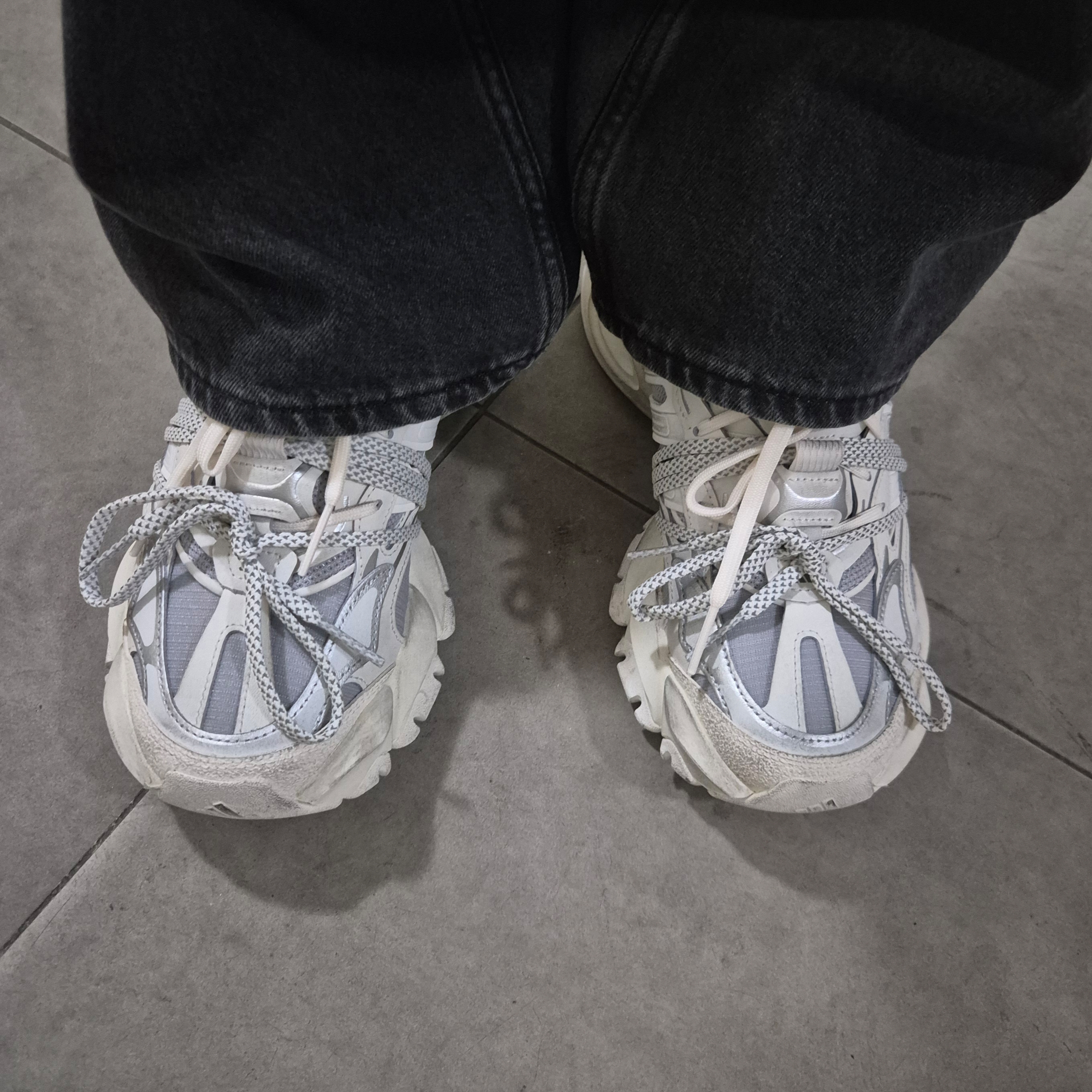 Adidas Vento XLG Deluxe Sneakers Core White Silver Metallic 착용 스타일