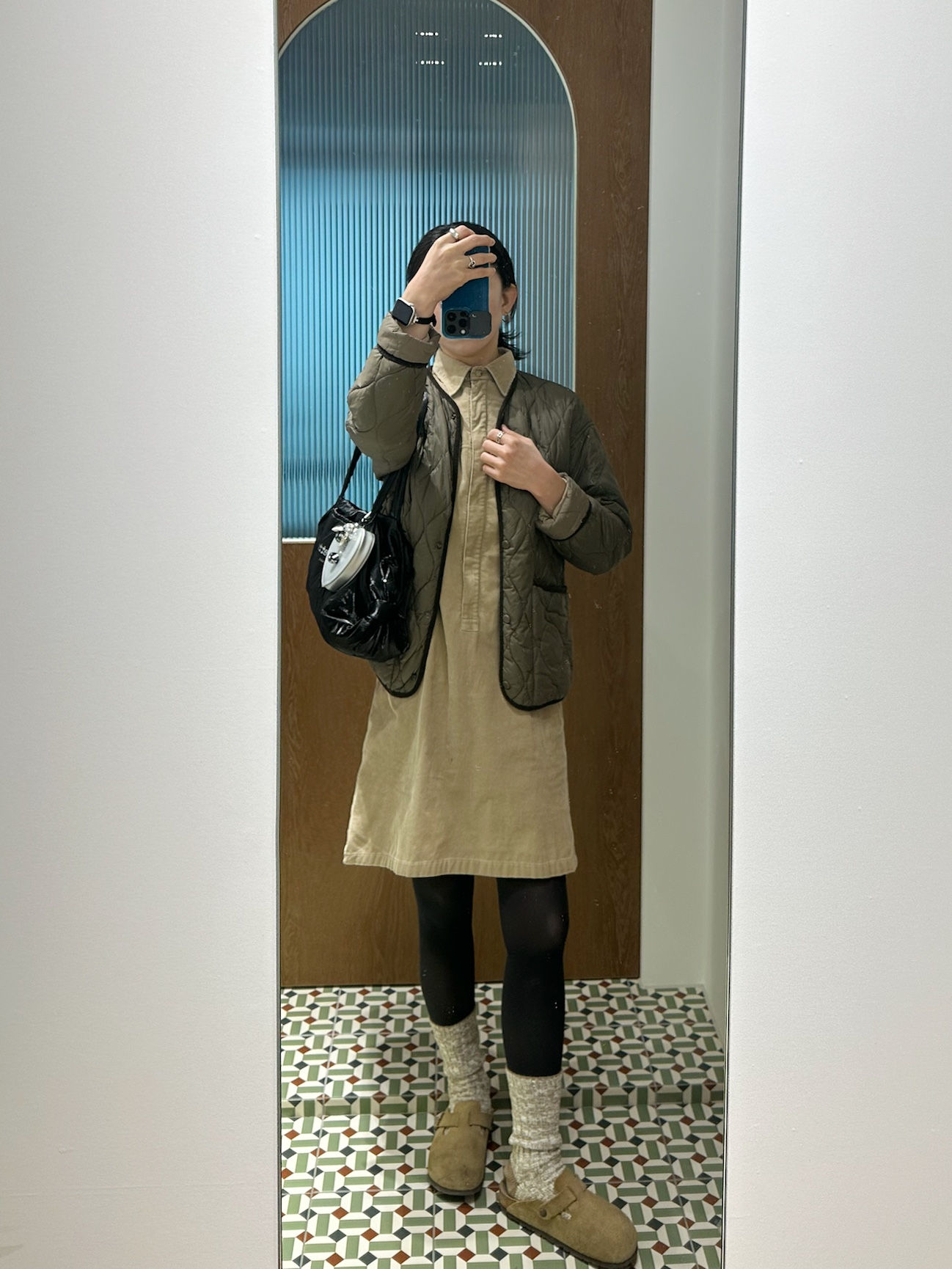 Repetto Medium Glide Duffle Bag Black, Birkenstock Boston Soft Footbed Taupe - Regular 착용 스타일 - 1