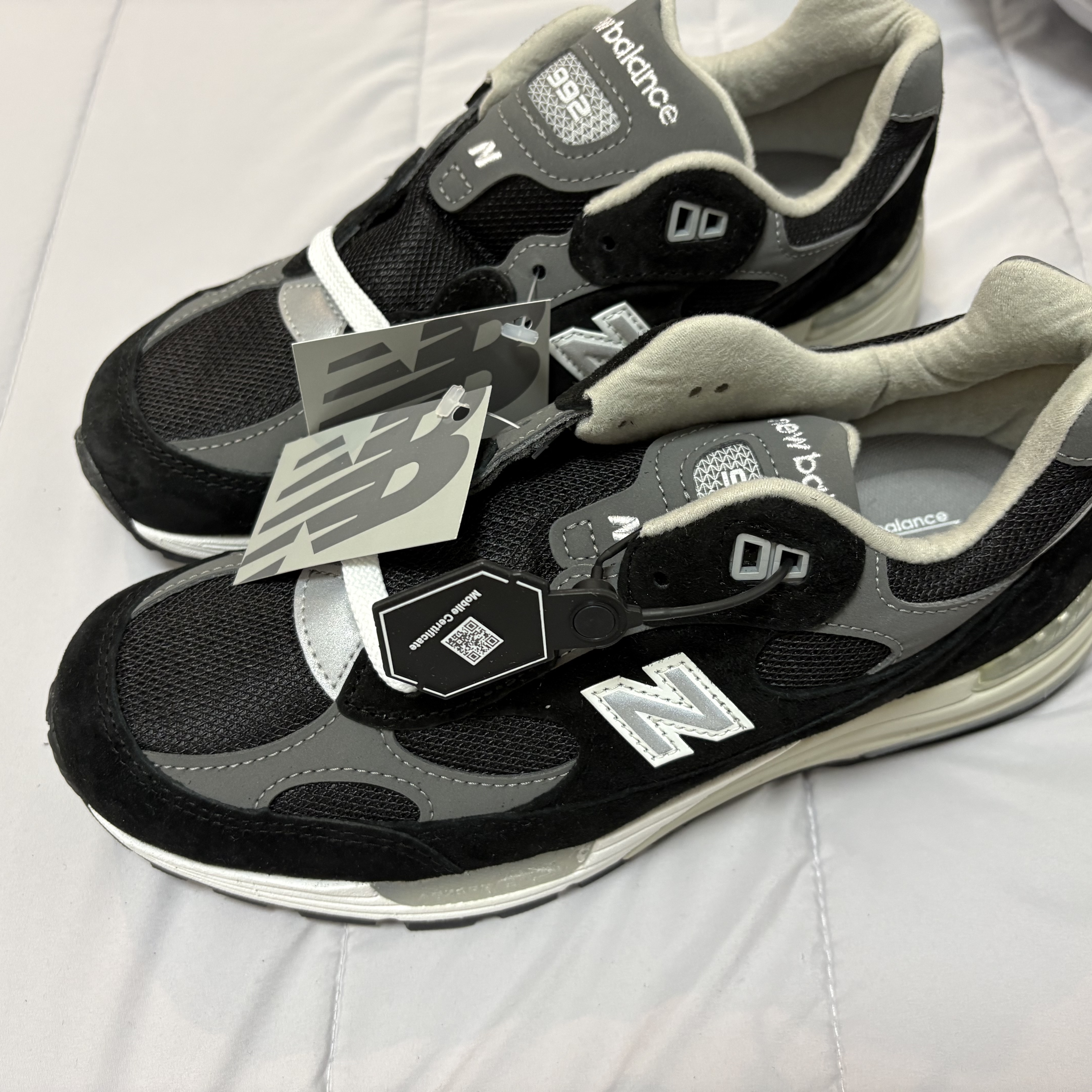 New Balance 992 Made in USA Core Black Grey 착용 스타일